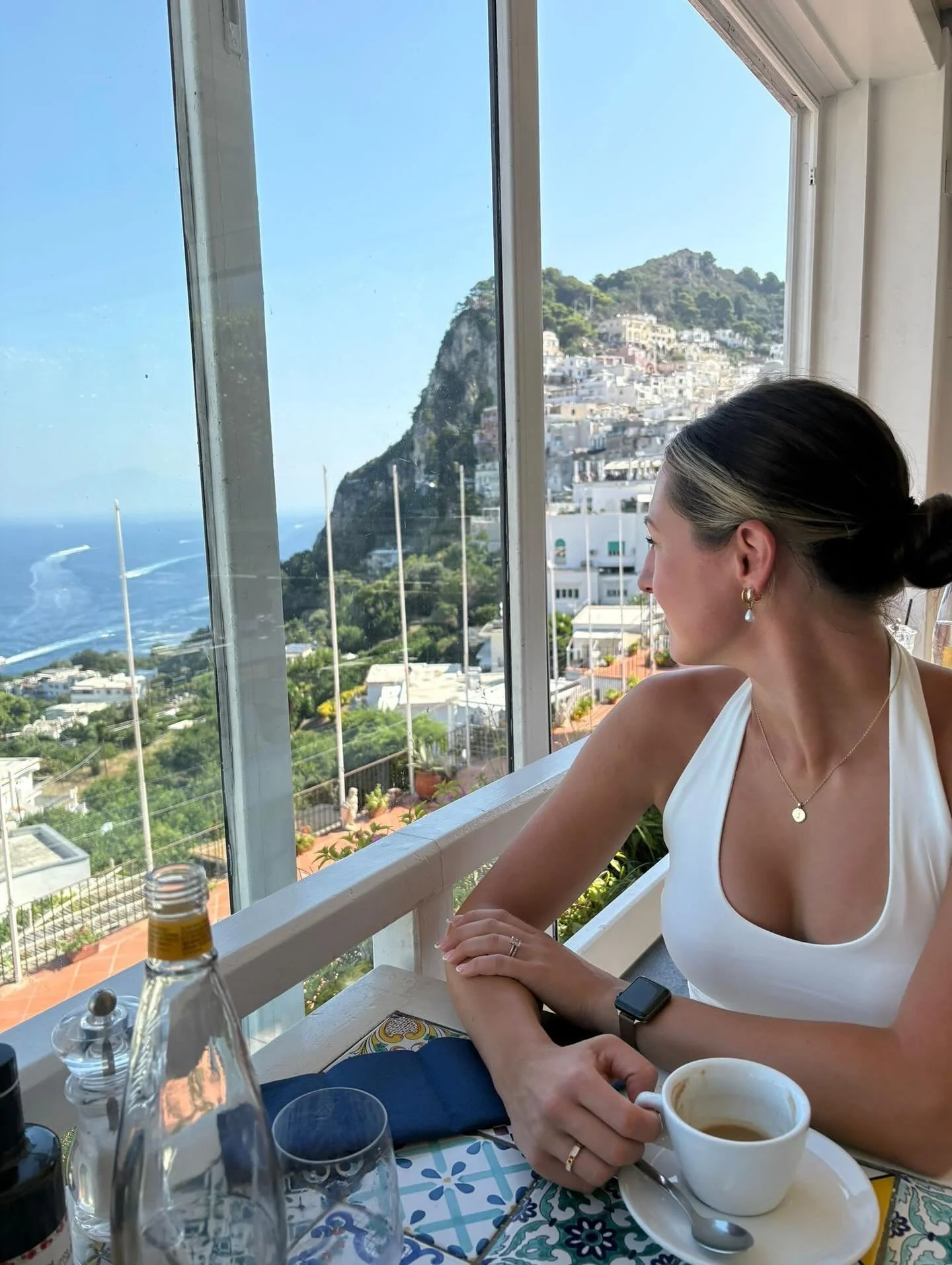 Wifey enjoying the view with her custom spray tan 

Hellodarlineyes.com