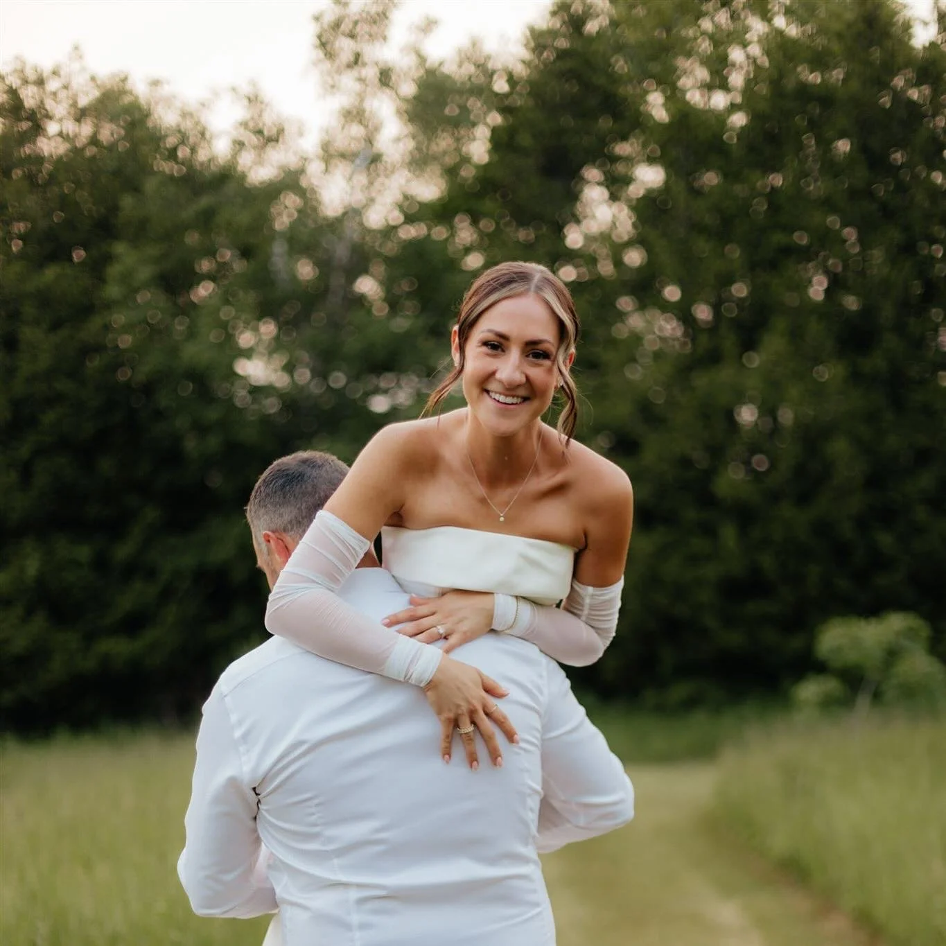Bridal tan in natural lighting ✨

Captured by @samanthadeckphotography