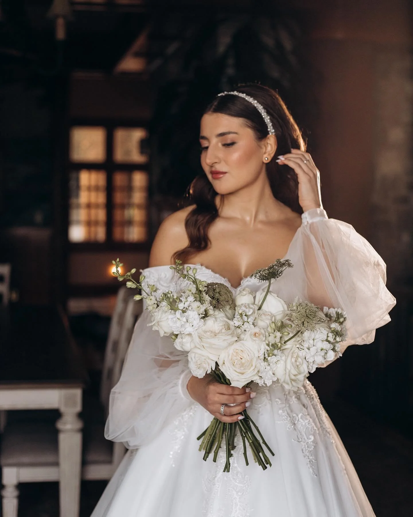 Makeup by me ✨

Hair @hair.by.abbyshark 
Dress @alyonasbridal 
Photo @ksusha_viter 
Model @angie_argirov 

#seattlemakeupartist #makeupseattle #bellevue #seattlewedding #washingtonwedding #beautysalonseattle #weddingmakeupartist #makeupartistpnw