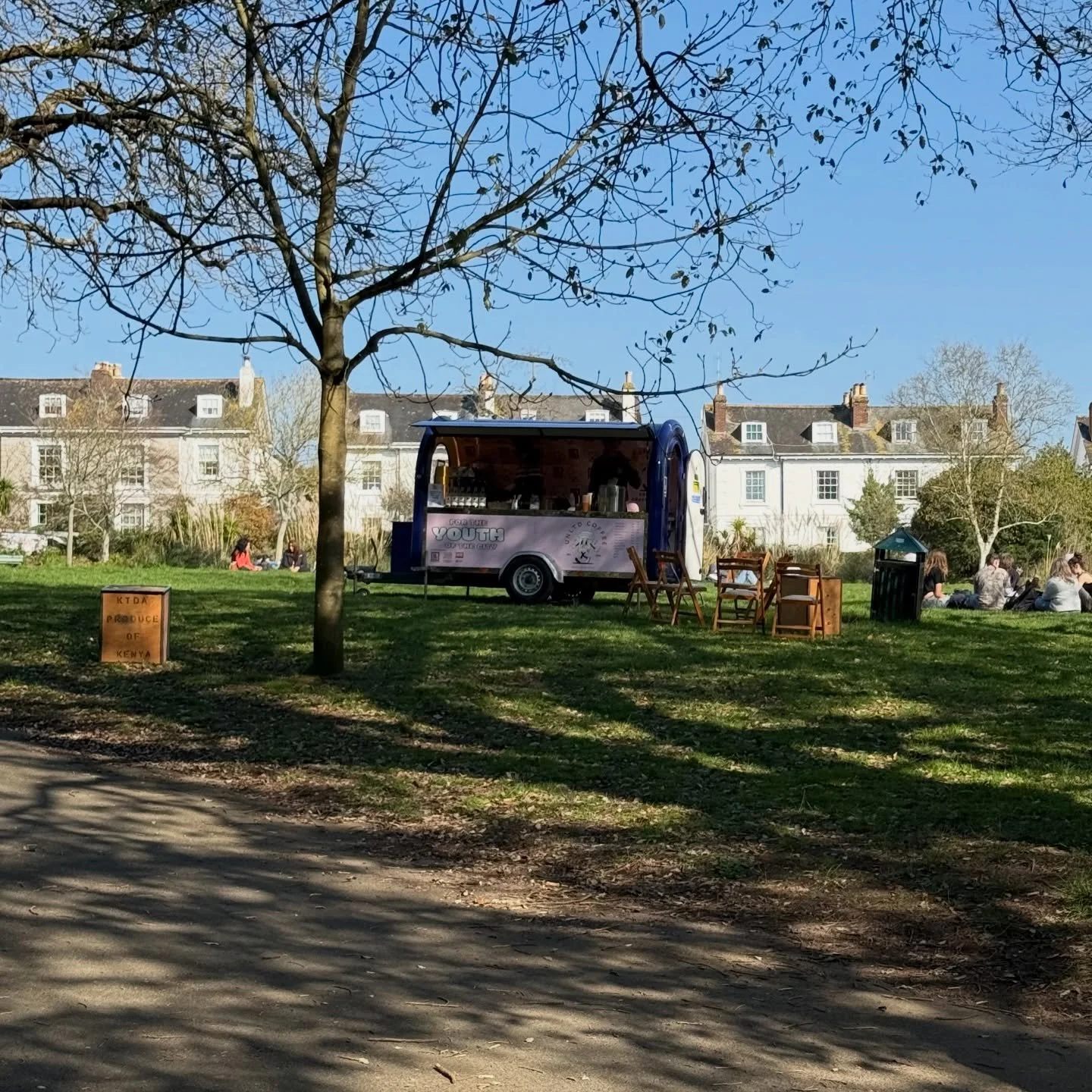 Just setting up beautiful day for a latte or flat white in the park ☀️☕️
Can&rsquo;t wait to see you at lunchtime &mdash; free syrup for followers 👀

#CoffeeAndConversation #Exeter #ExeterStudents #Community
