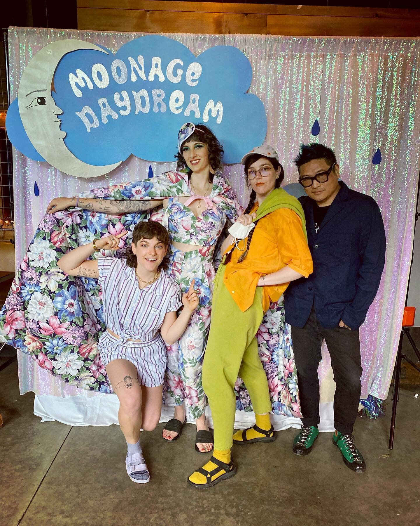Dreamy reunion with some dreammates from @pinocchiomovie at the first of hopefully many @moonage_daydream_events 
☁️🩵☁️💚☁️💛☁️🧡☁️🩷☁️

Already scheming cozy separates for the next one&hellip;