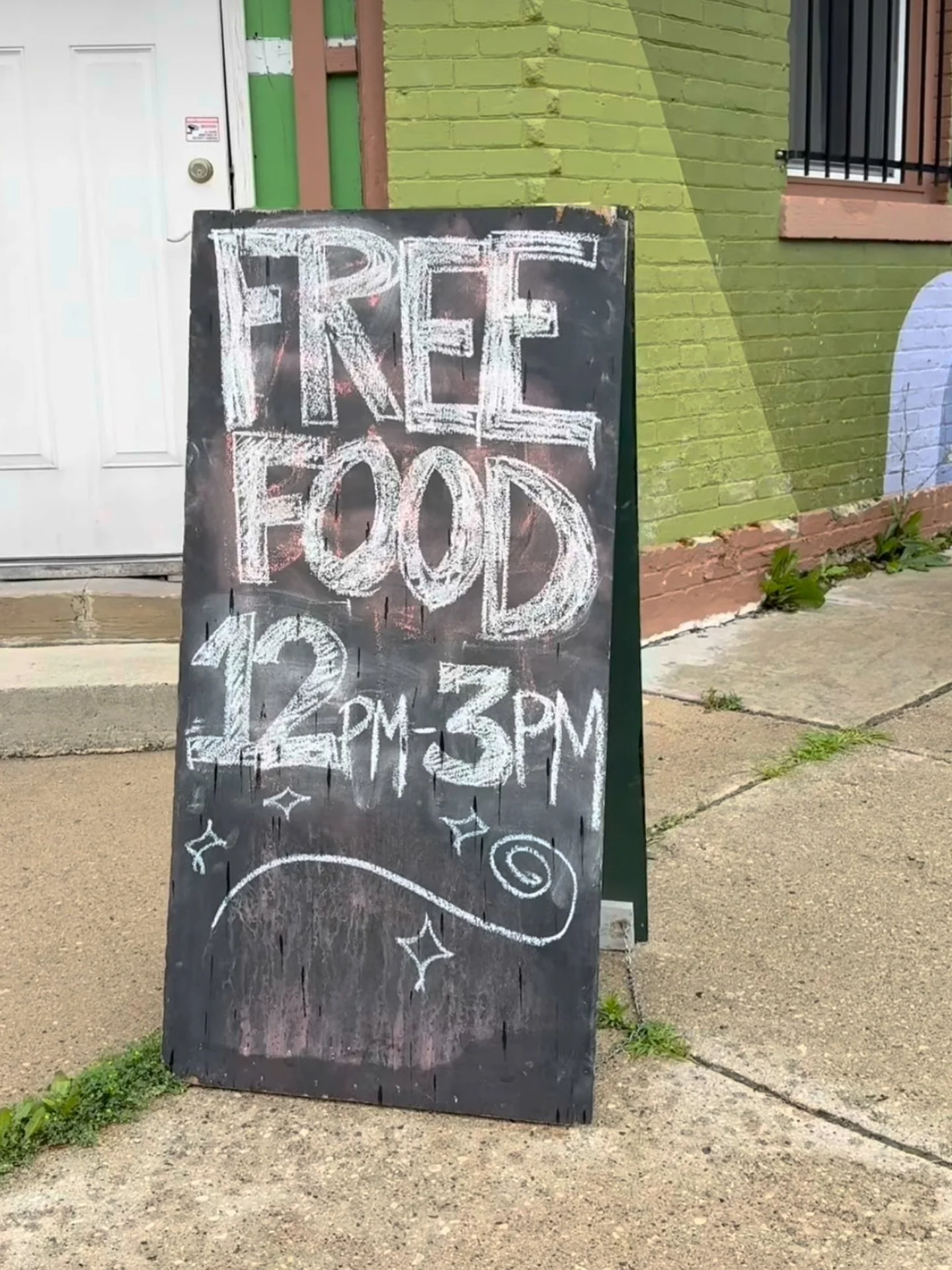 Heads up! 🥒🥦🥕🌶️ We&rsquo;ll be giving out FREE food today instead of Saturday due to being short-staffed this weekend. Stop by today and grab your produce! 

📍249 E. Concordia Ave 

#freefood #freefoodmilwaukee #produce #framstand #milwaukee
