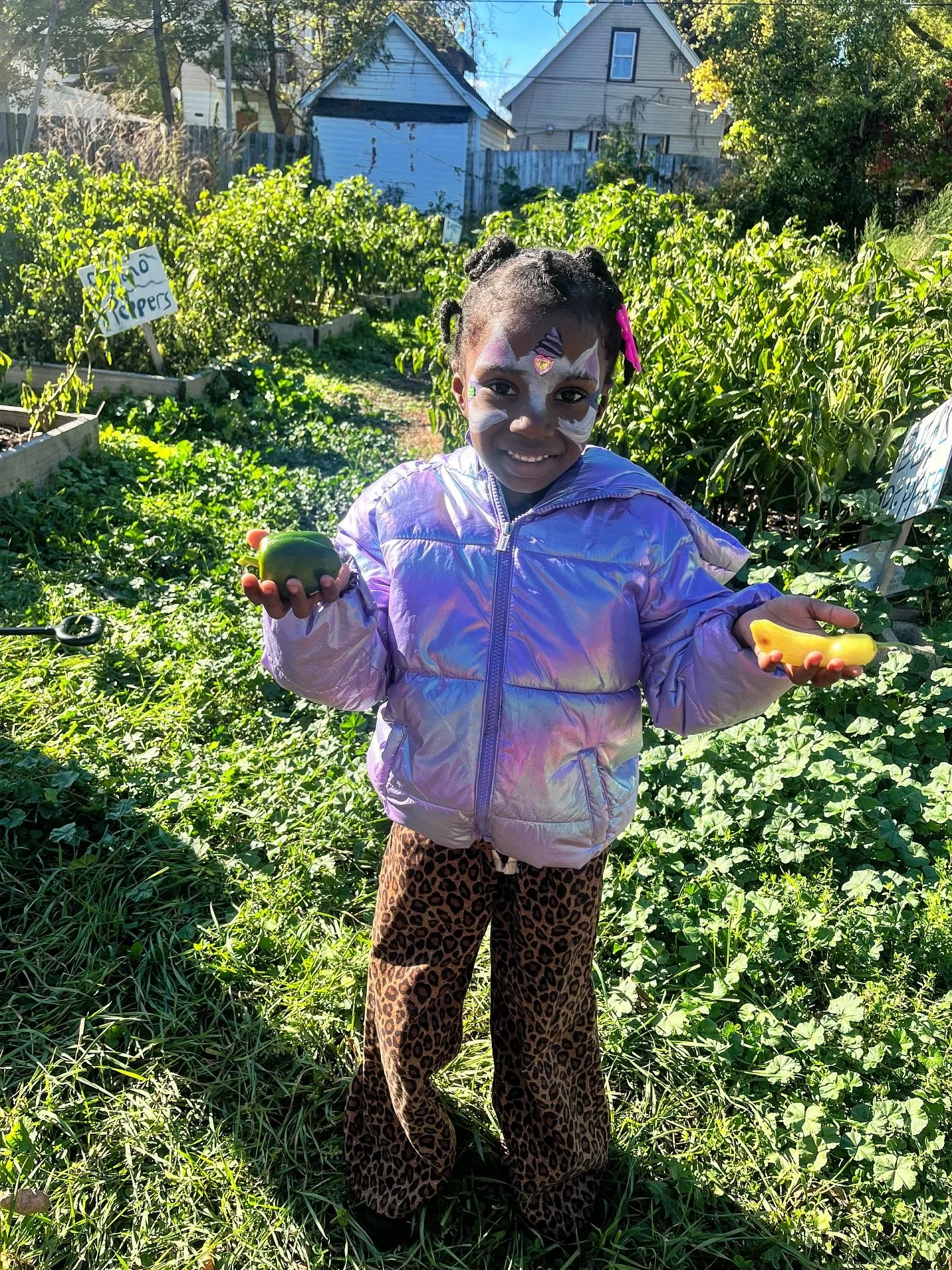 Who said vegetables were scary?! 👻 

Happy Halloween from the farm! 🎃☠️🍬

#happyhalloween #FarmFun #trickortreat #milwaukee