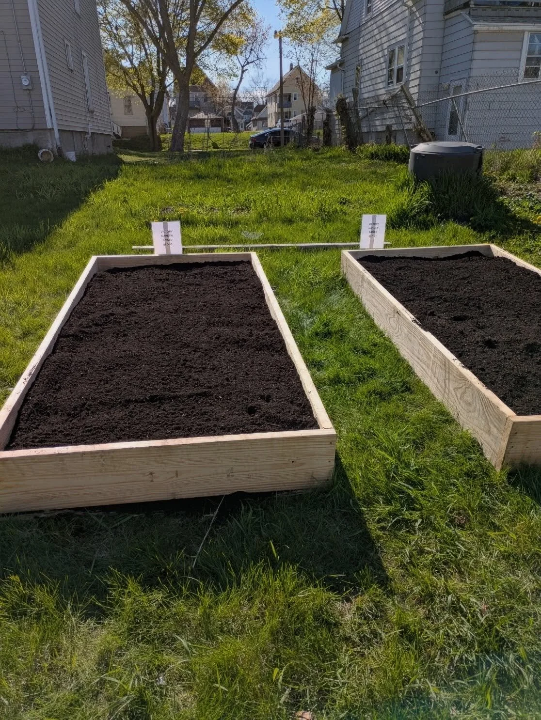 There is snow outside&hellip;.but we&rsquo;ve got spring on the brain! ❄️➡️🌱

The Great Milwaukee Garden Blitz is BACK, and you can order your raised garden beds and soil starting TODAY! (Until supplies last)

Link in bio! 🫜🪏🪴

#GreatMilwaukeebli