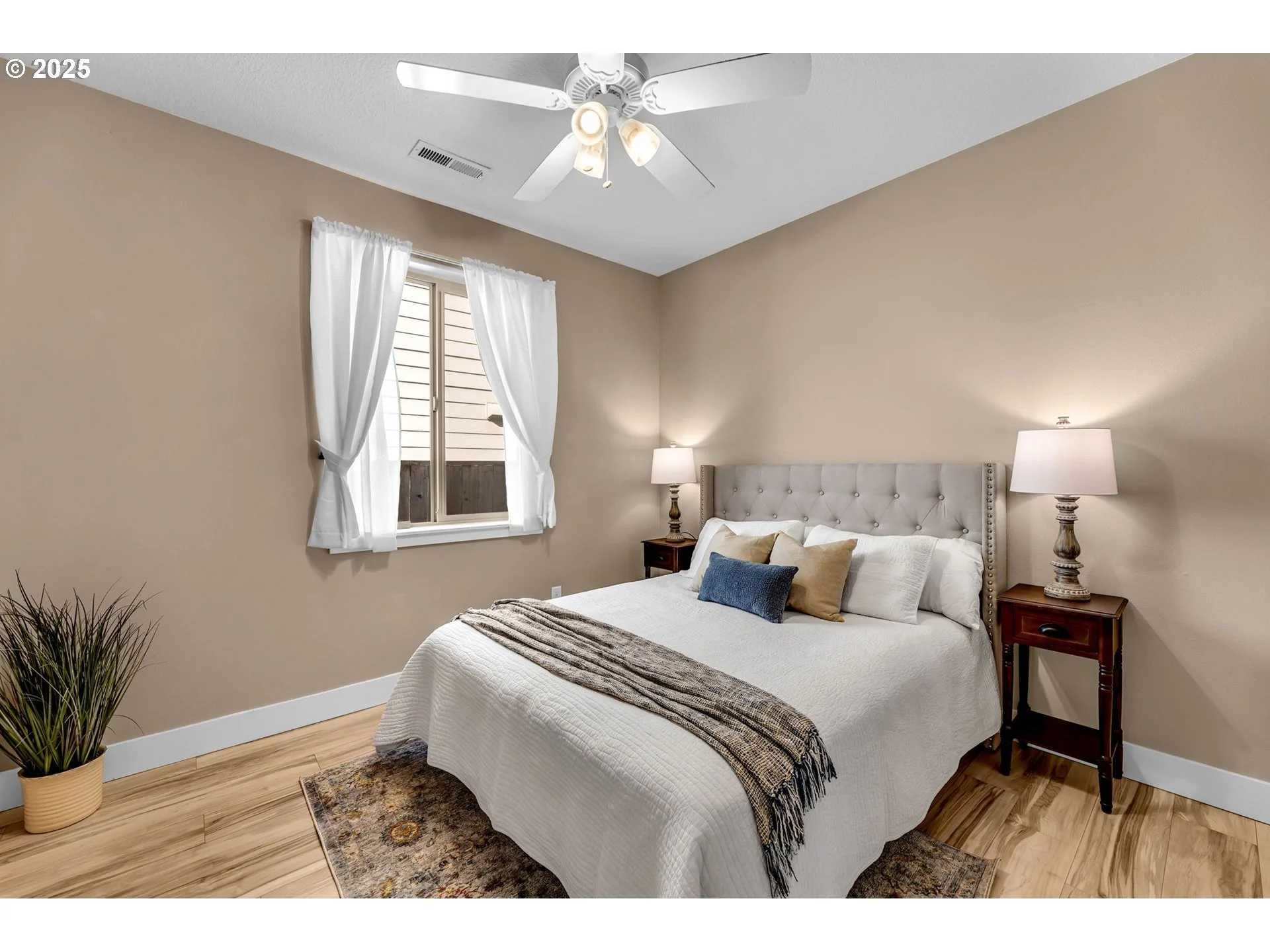 28th AVE Besroom.jpg