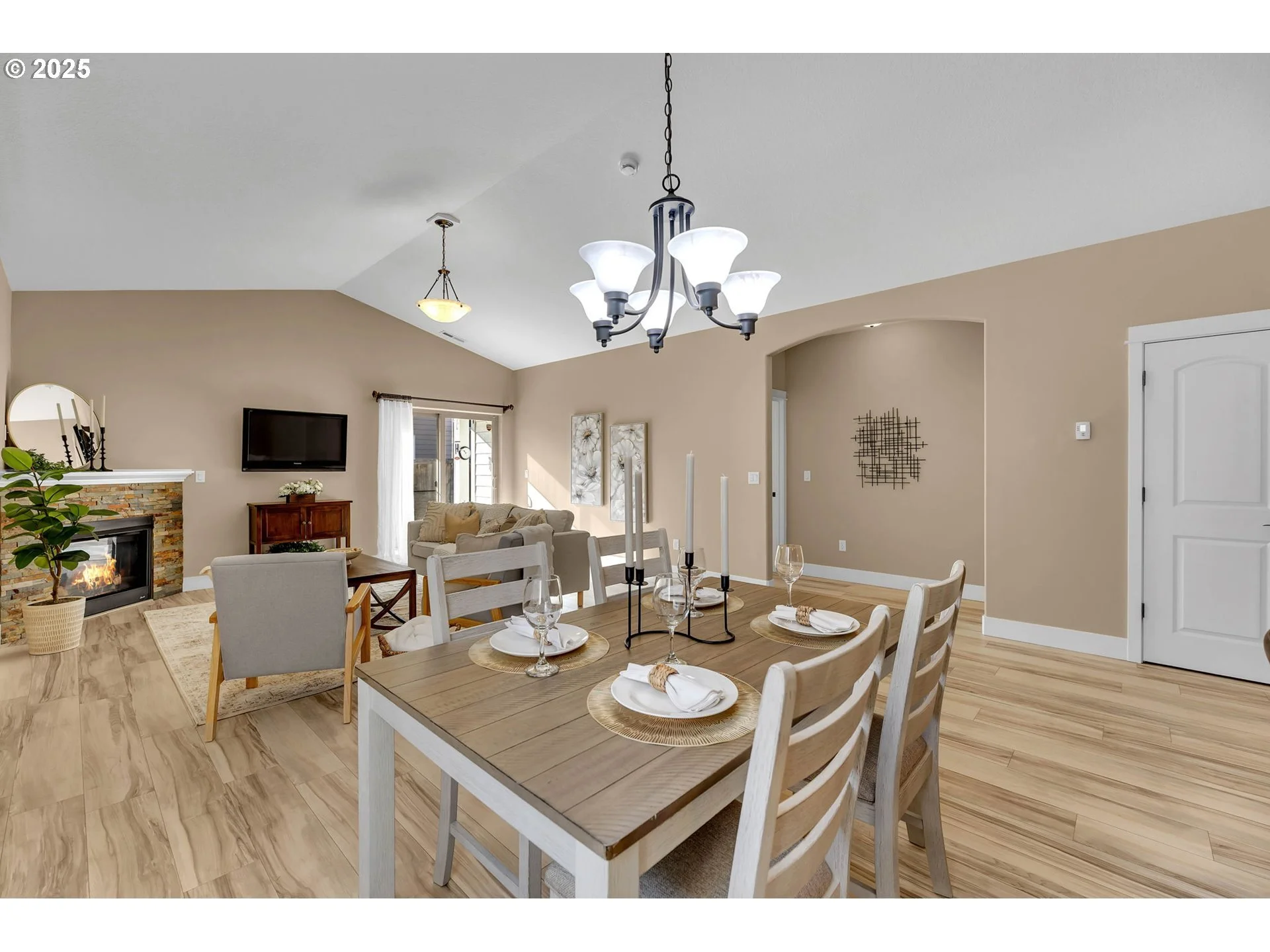 28th AVE Dining 3.jpg