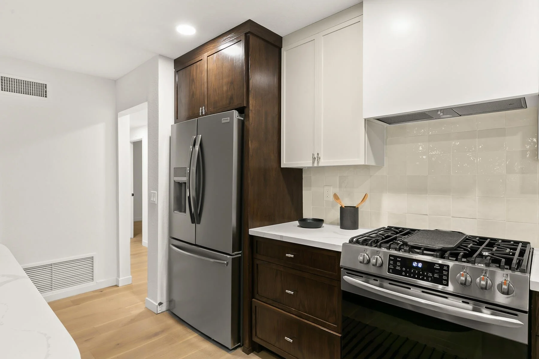 921 Harris Court-019-017-Kitchen-MLS_Size.jpg