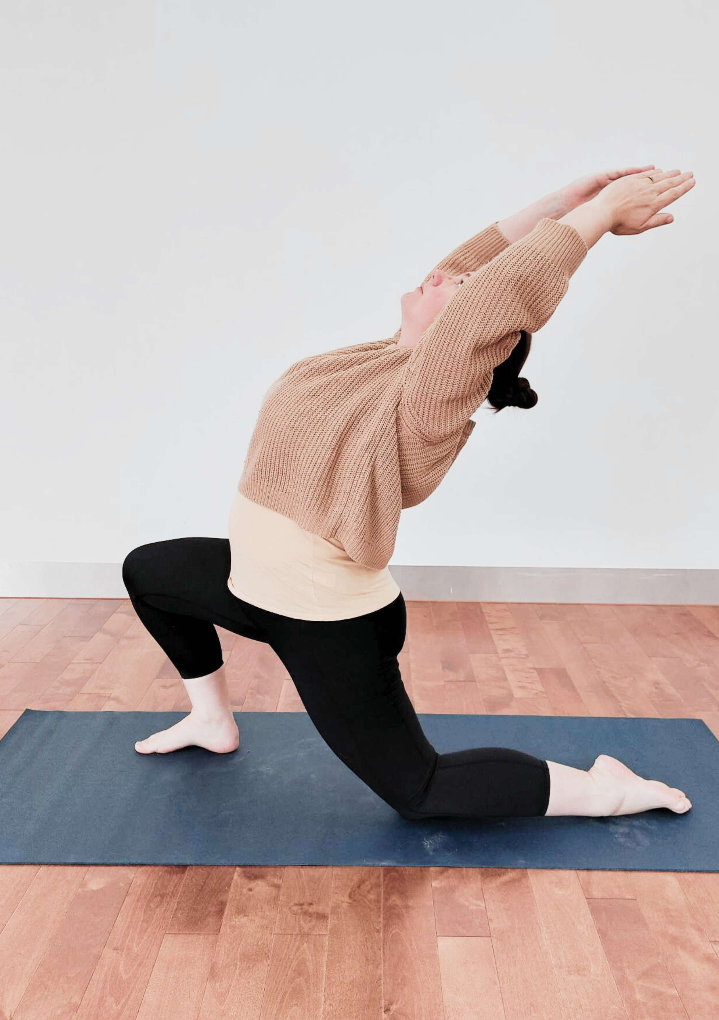 Yoga-Pose-Anjaneyasana-Low-Lunge-Arms-Raised