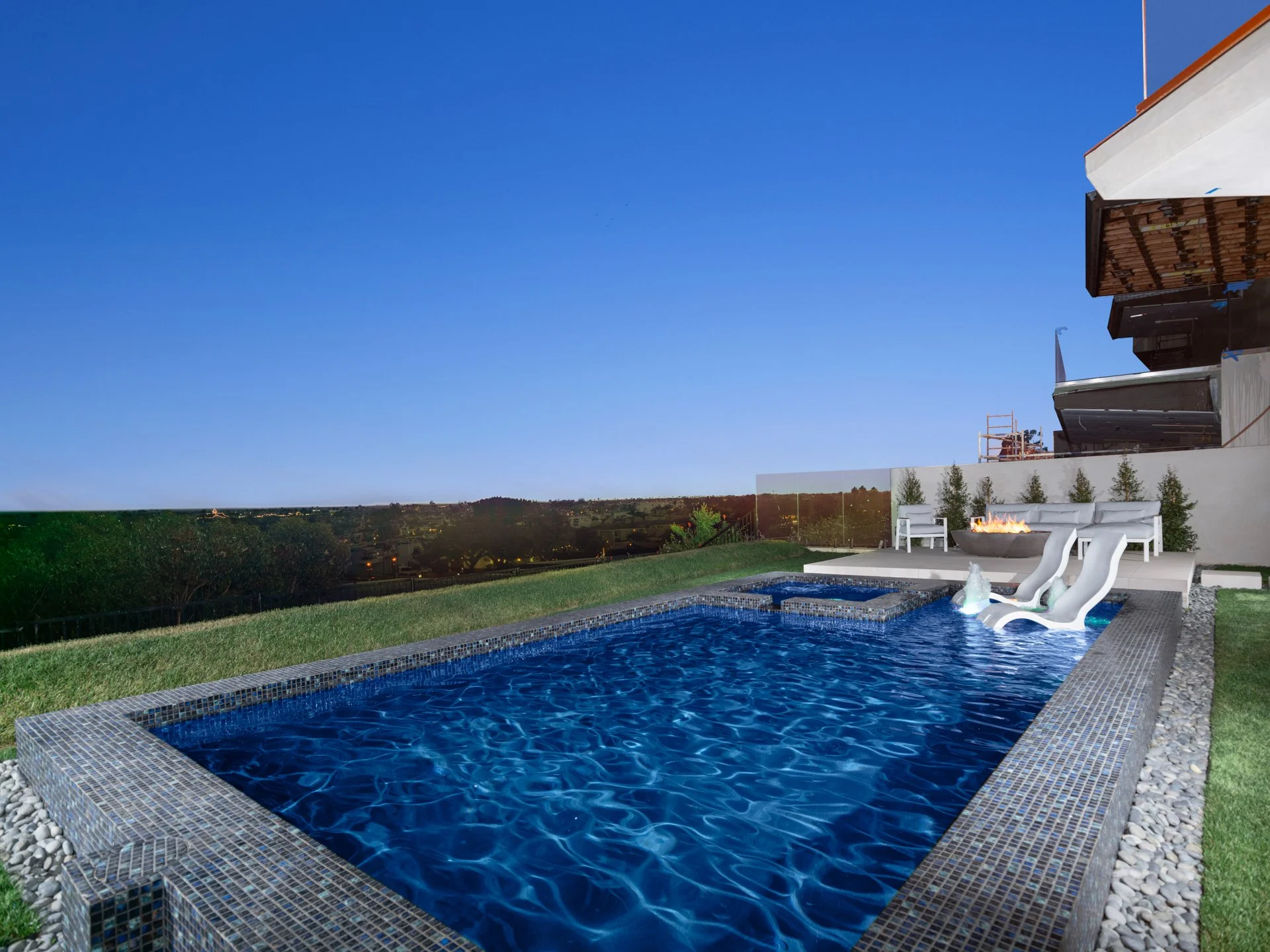 41.5. Pool Looking Right.jpg