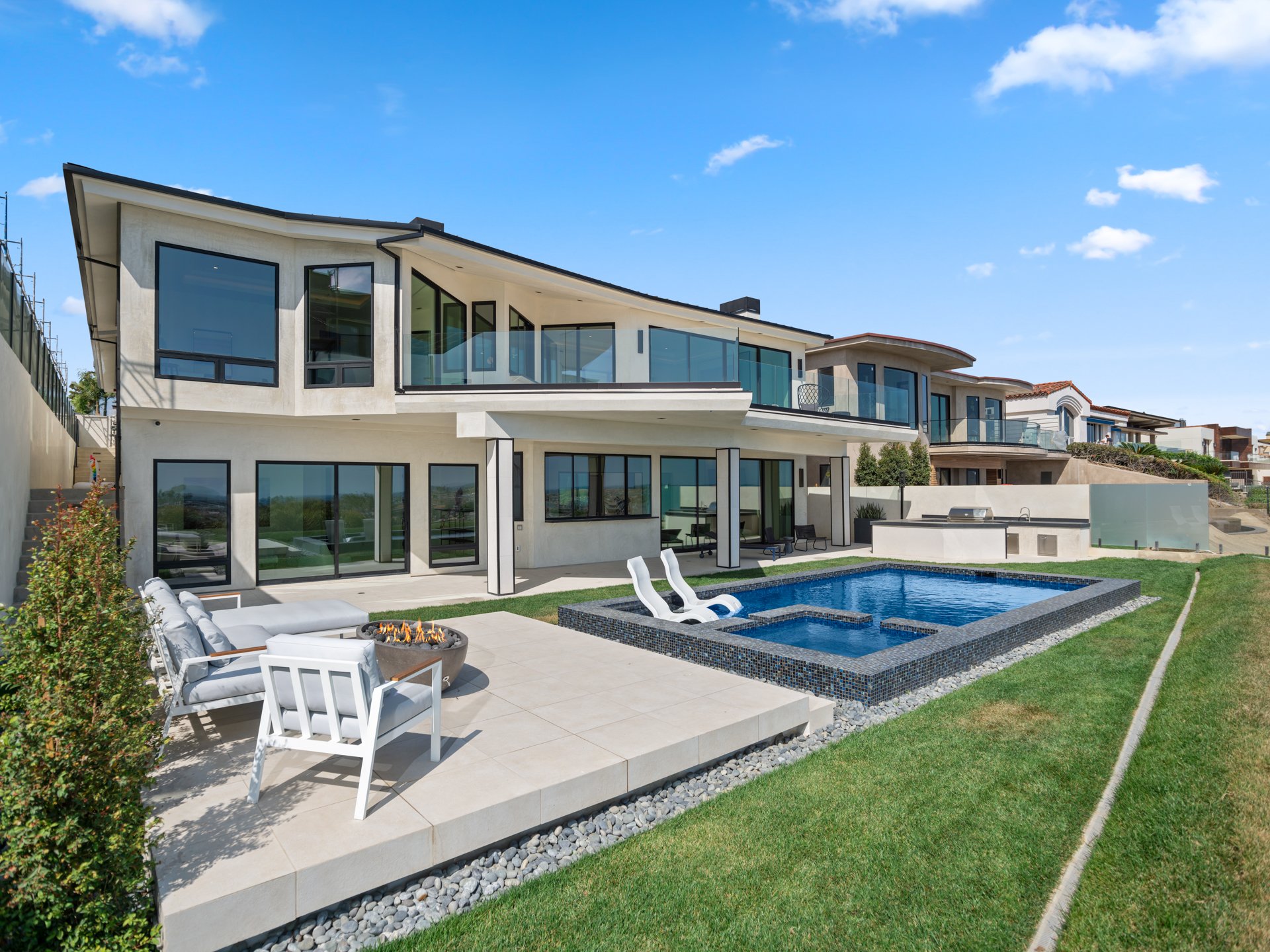 39. Rear View - Day.jpg