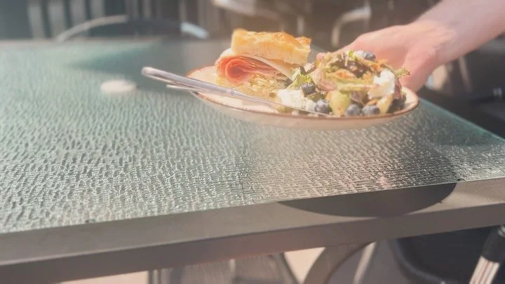 Share a meal with us☀️
Half and half combo with our specials 🔥

Salad: blueberry maple Dijon vinaigrette dressed greens garnished with lemon goat cheese, toasted almonds and fresh @pinespringfarm blueberries 

Sandwich: house Foccacia with counter d