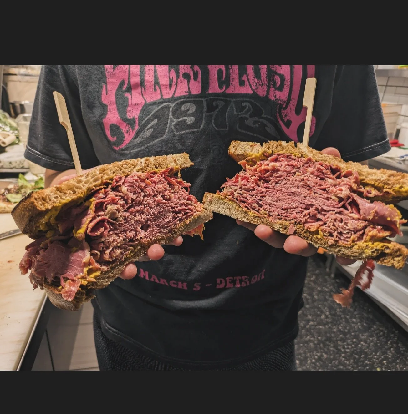 The meat sweats are real with this double meat corn beef 🐮
Happy Tuesday everyone- we are back after being in a three day food coma ready to feed you this week 🫶🏼