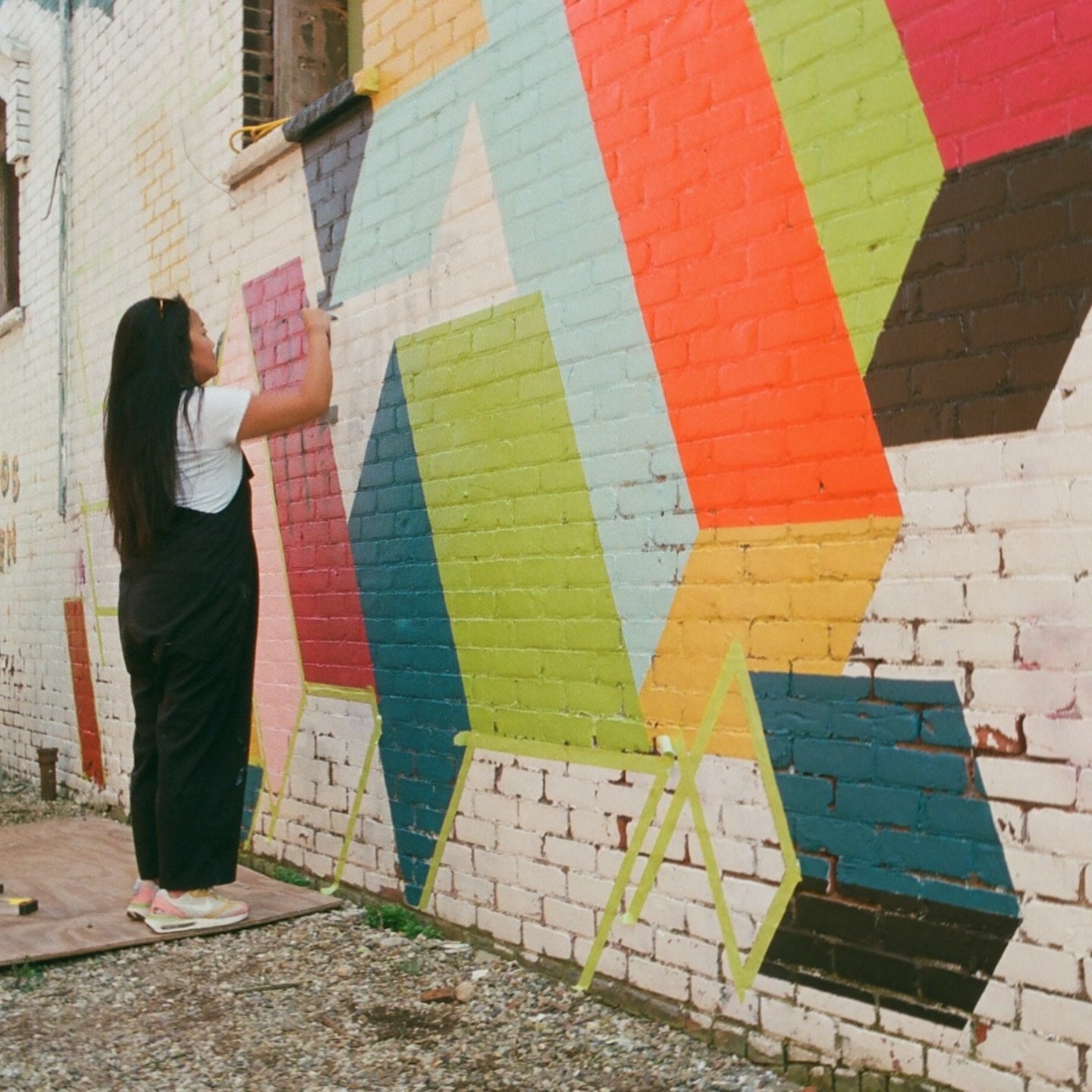 I&rsquo;m Amy! A little short. A little stout. 🫖 But always feelin&rsquo; high + mighty when I&rsquo;m slapping paint on walls. Love these great 35mm film WIP shots 📷🎞️ - Kyle G
✿
#wip #hello #artist #muralartist #muralart #muralist #lovewhatyoudo