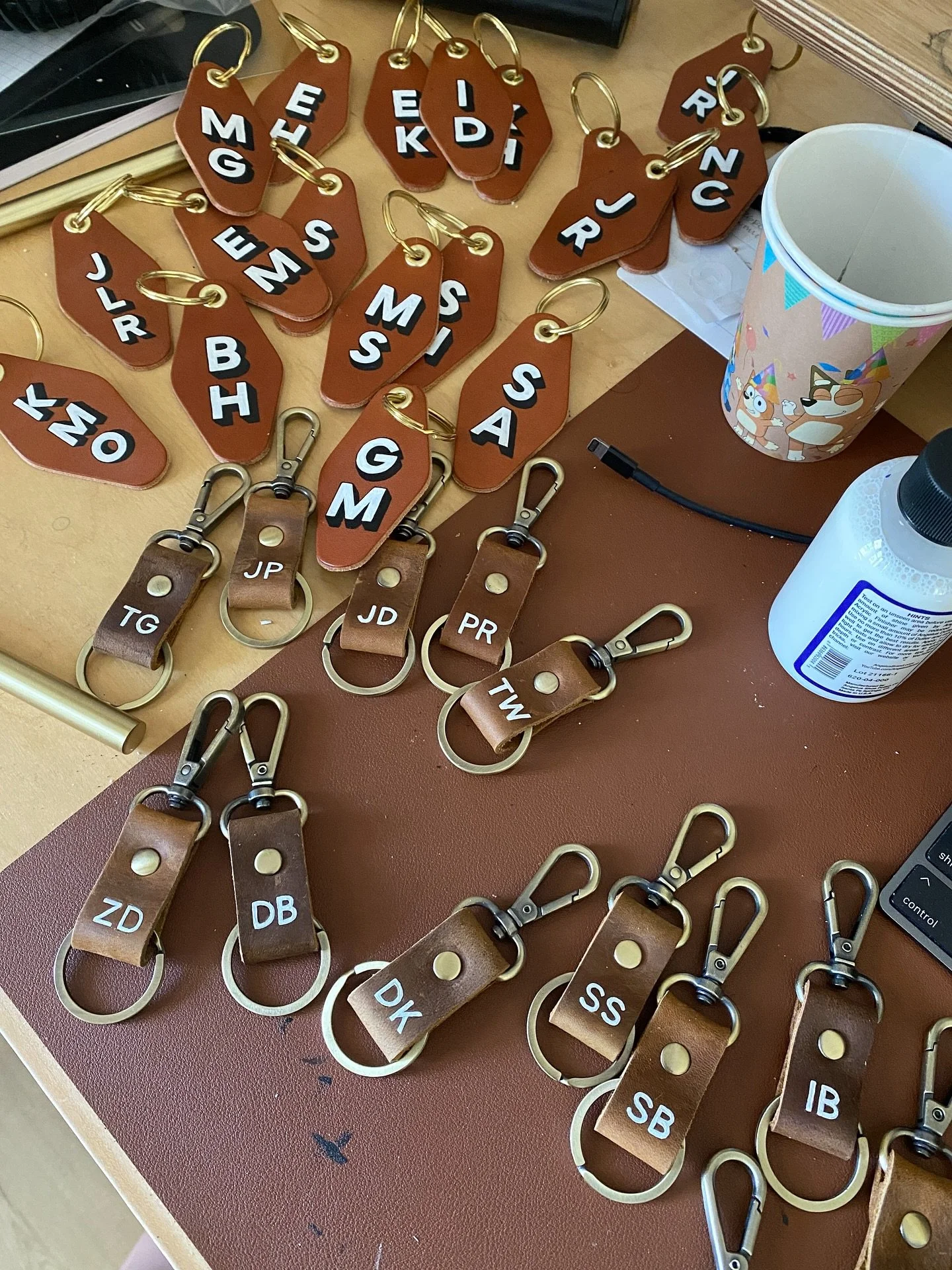 from large scale painting to 🔎 itty bitty painted letters x 30+! this was my largest keychain order (and last, because my leather blank supplier ghosted me 👻) but a special one because I got to paint these for my friends + coworkers for our @maestr
