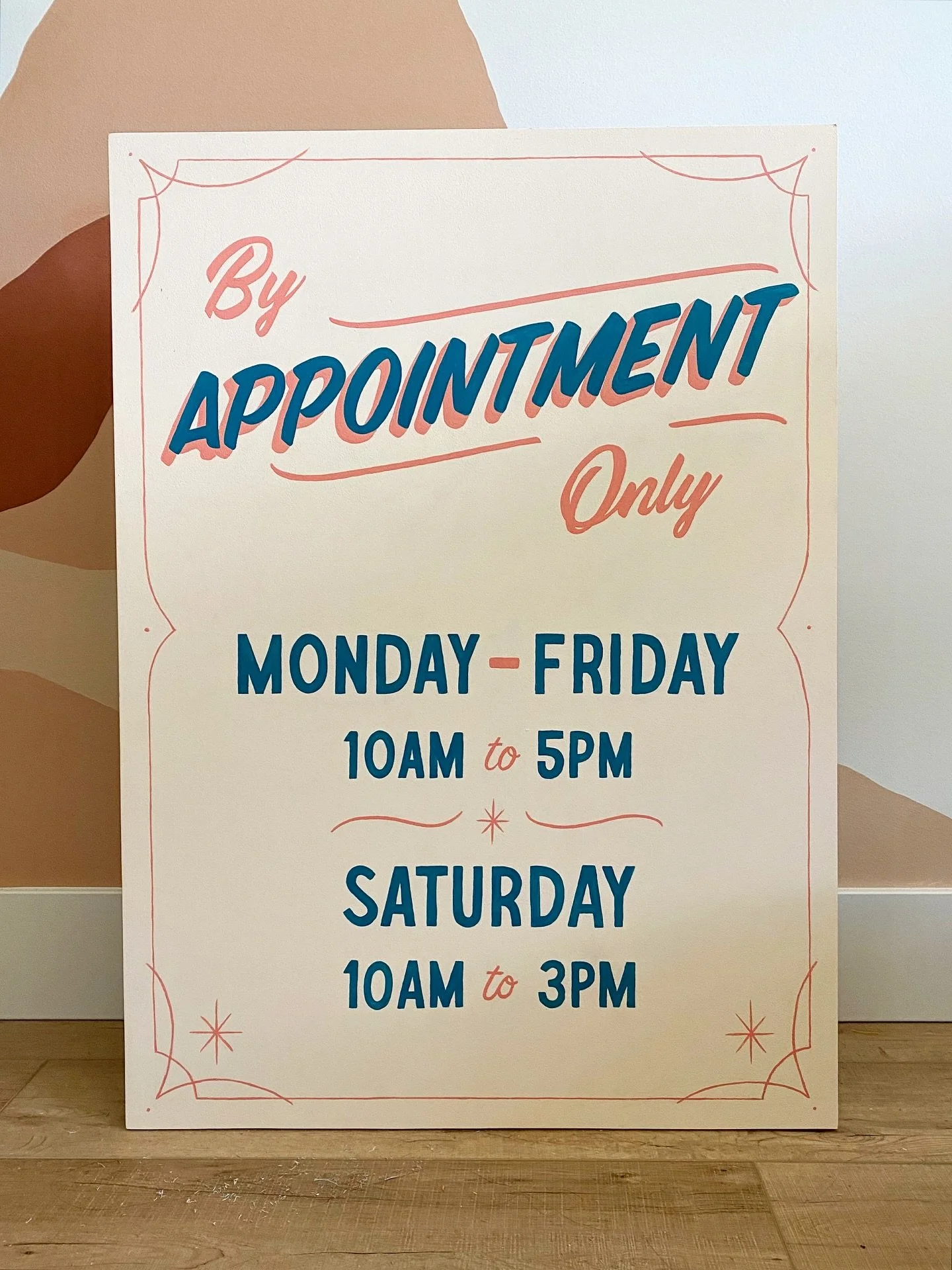 ✨A little vintage charm, right on time for your next appointment 🤌. Love this handpainted sign for my fav @powderroomkzoo that I painted last year + never posted 🤦🏻&zwj;♀️
+
#alwayshandpaint #signpainting #signpainter #signwriting #oneshotpaint #k