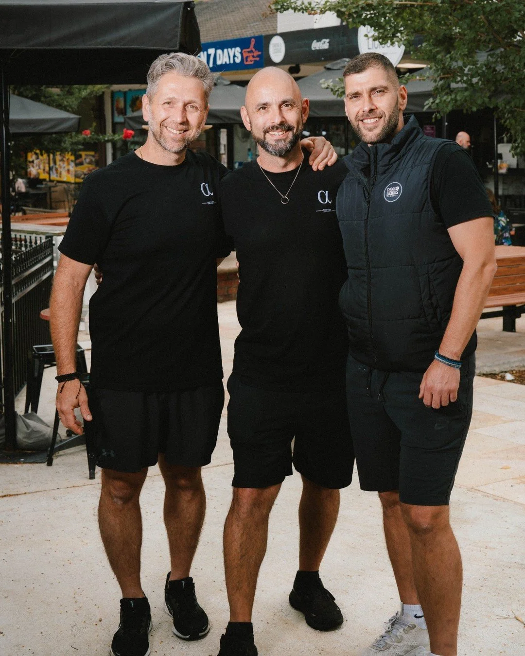 All smiles, all heart ❤️🐔
Meet the team that makes every Chookalicious bite unforgettable!

#TeamChookalicious #CrewLove #SmilesAllAround #chookalicious