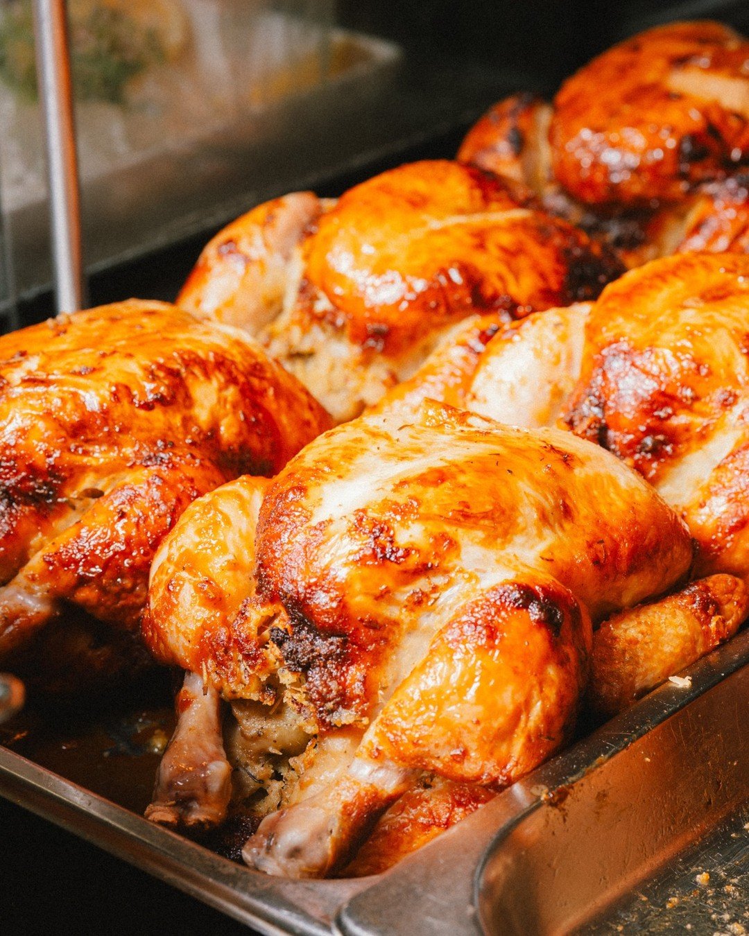 Golden, juicy, and ready to devour 🍗✨
Our roast chickens are hot, fresh, and too good to wait for - grab yours while they last!

#RoastChickenGoals #GoldenGoodness #DinnerSorted #chookalicious