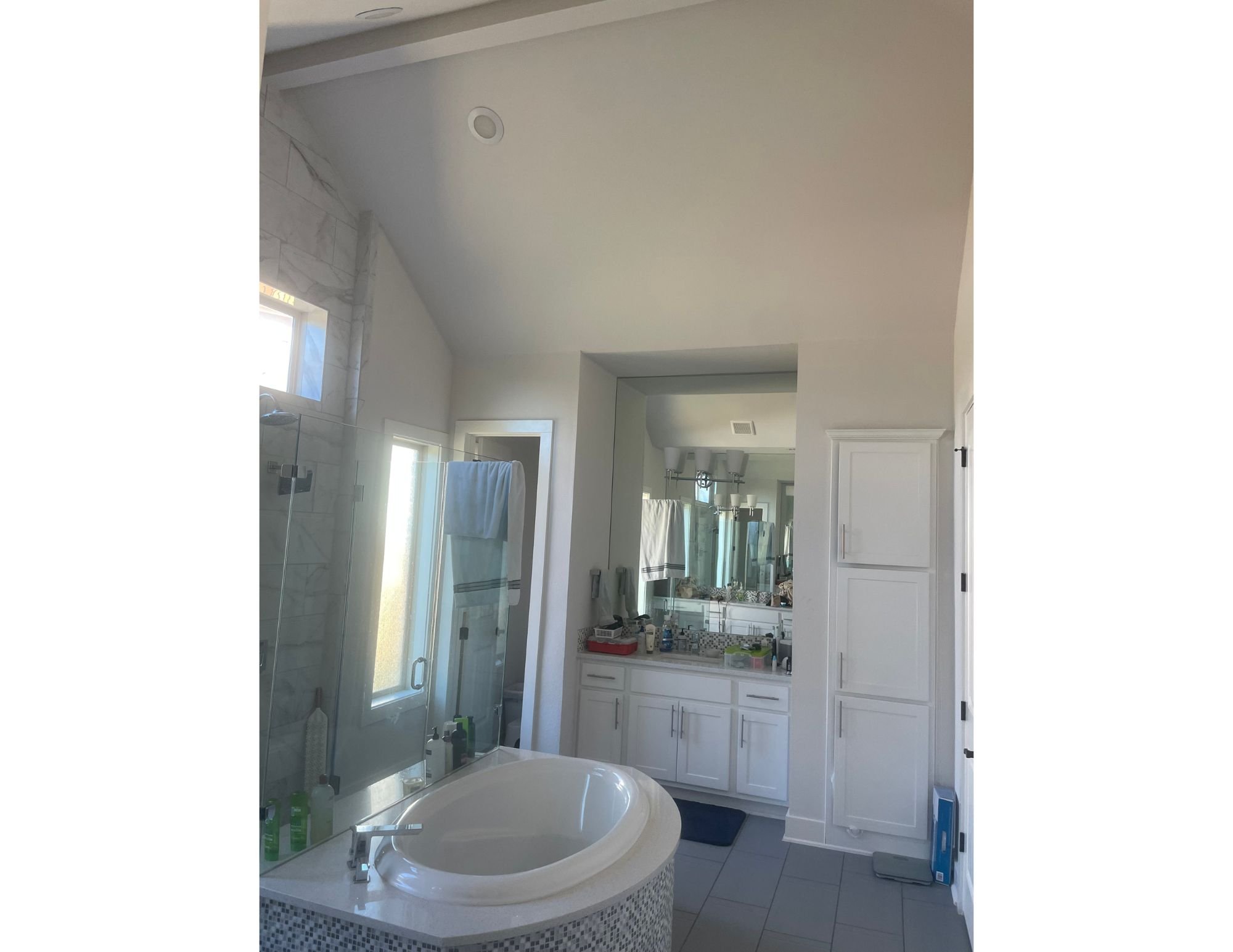 Circle C Bathroom - Before