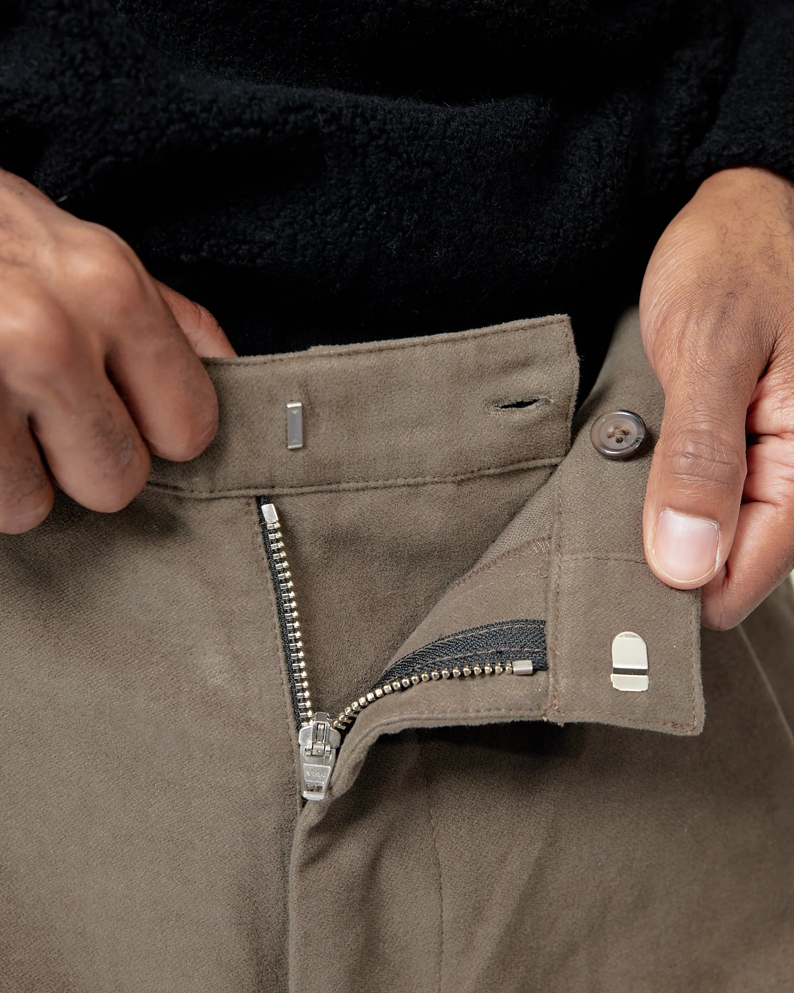 Commute Pant Olive_Close Front.jpg