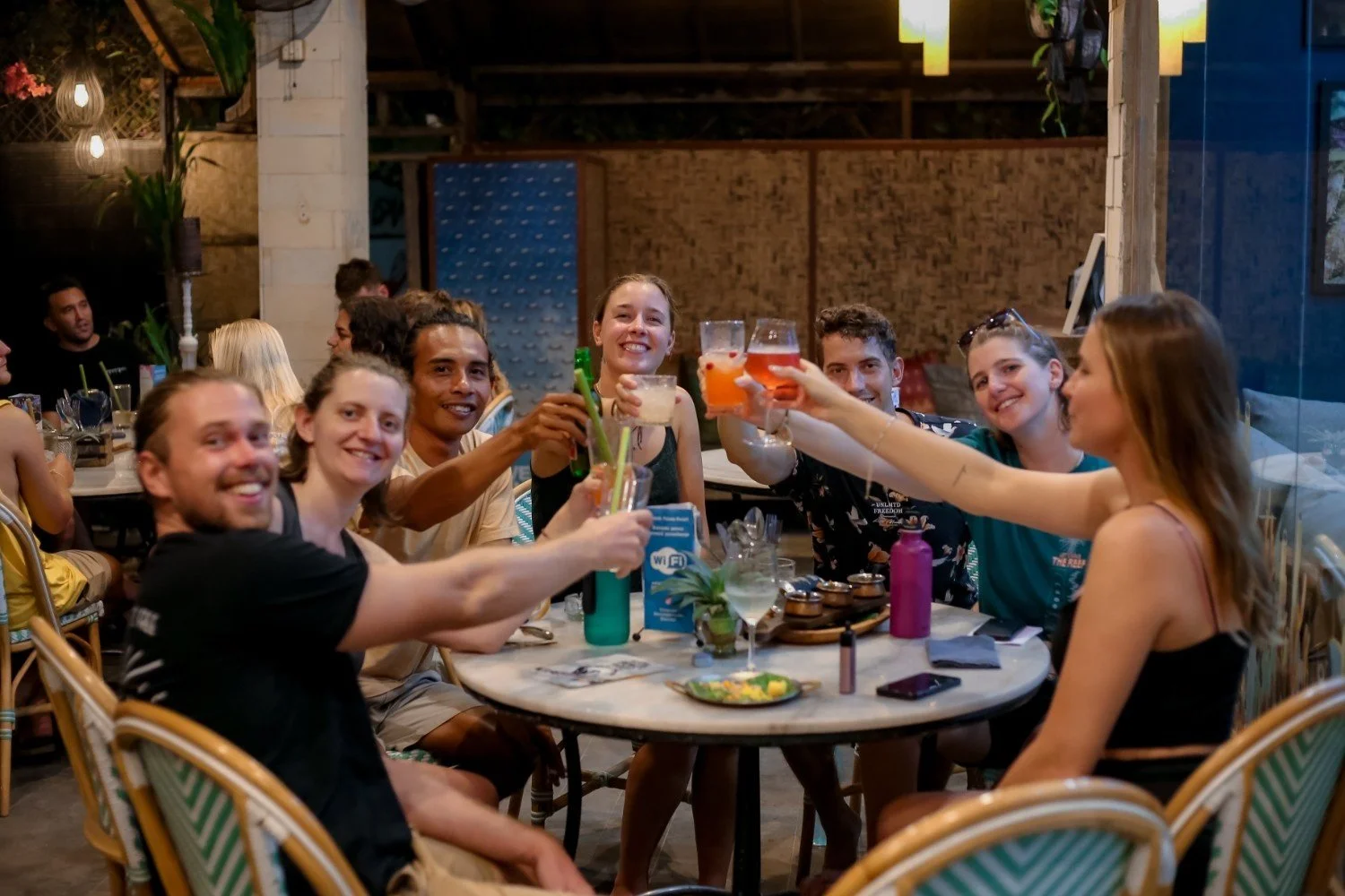 guests enjoying premium handcrafted cocktail at pesona lounge trawangan