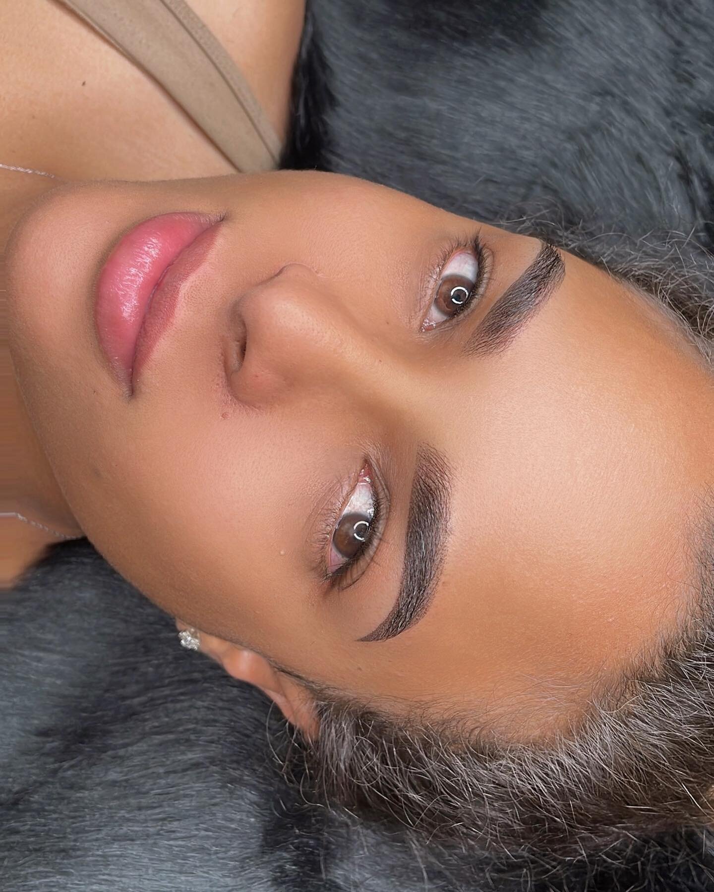 ⚠️ Warning: our brow services may cause extreme brow envy among your friends and co-workers! ⚠️ 

Our Brazilian ombr&eacute; brow is a MUST HAVE! Full, beautiful brows give off clean, sexy, well put together vibes and is sure to cause attention 😊 

