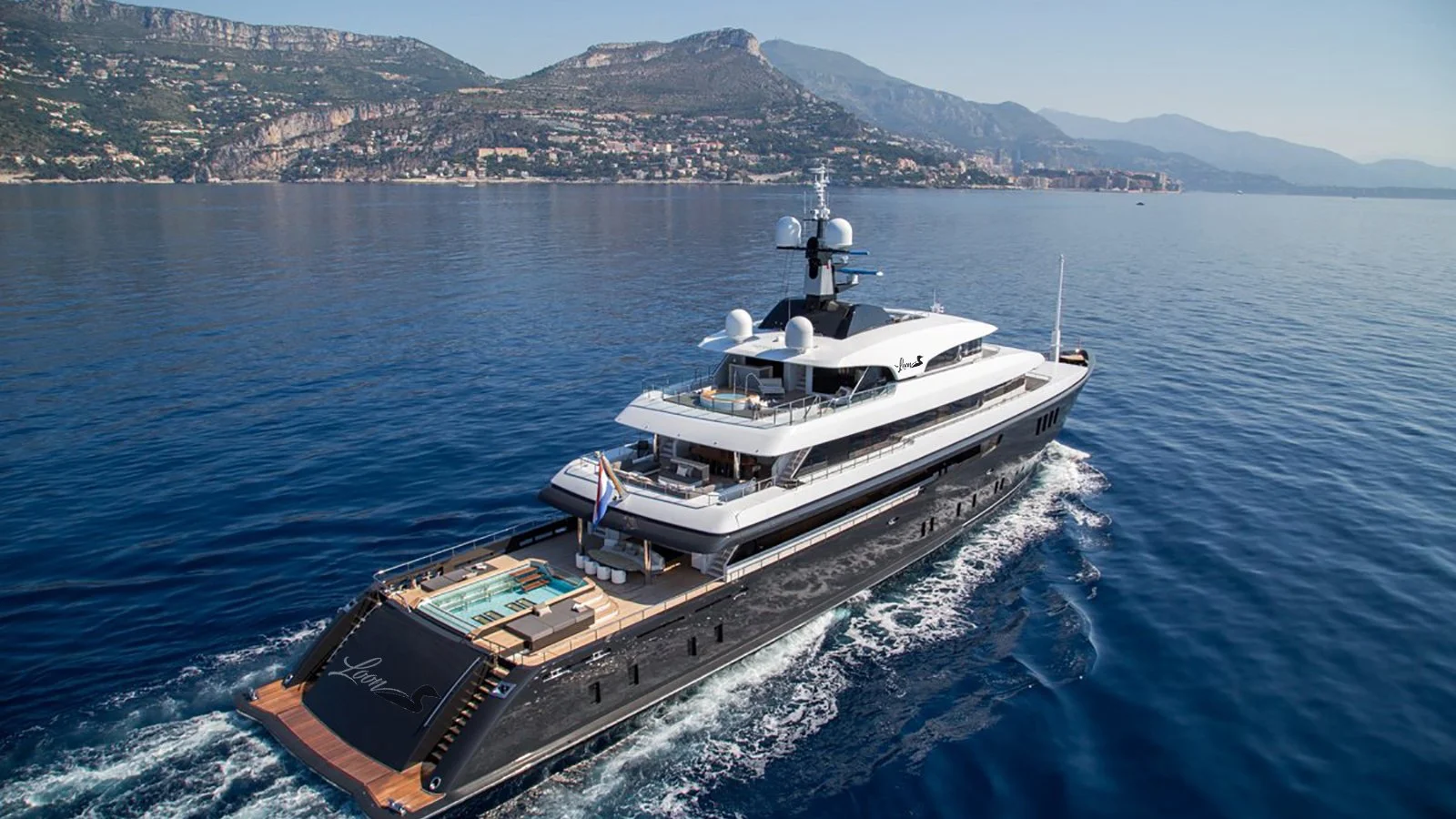 221 MY Loon @motoryachtloon aft view.jpg