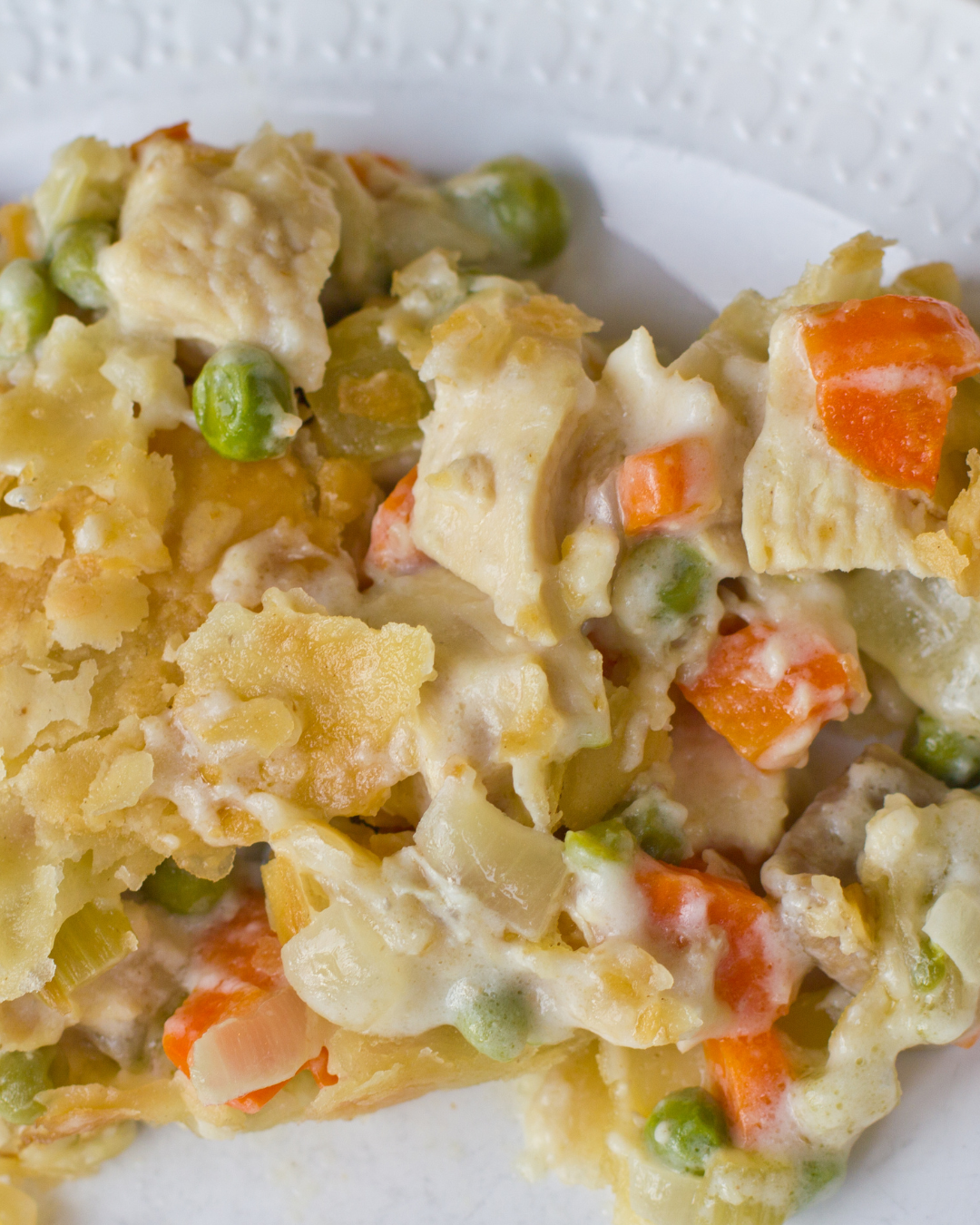 chicken-vegetable-pot-pie-recipe-comforting-family-dinner-meal-luna-mystery-cottage.png