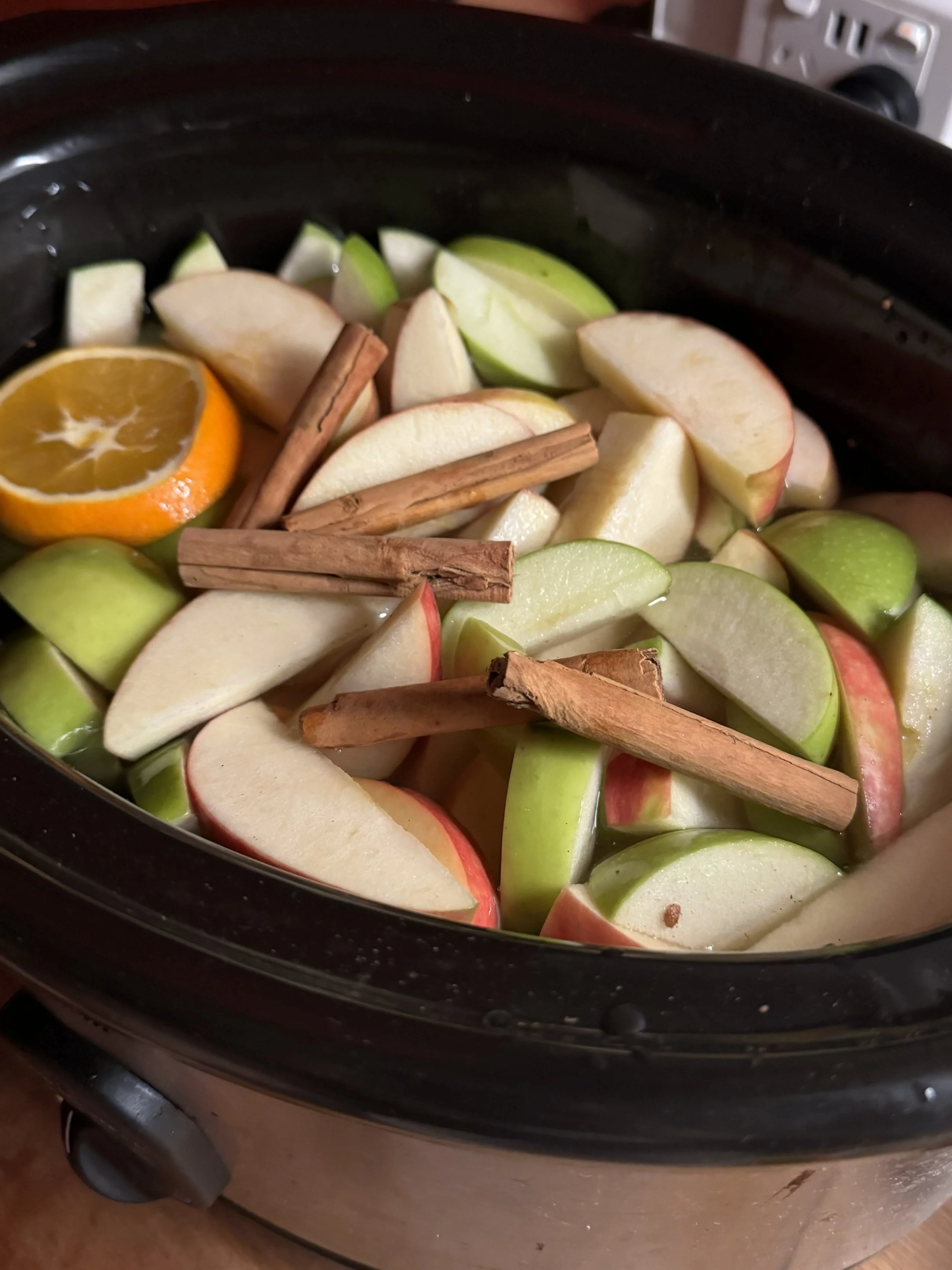 Homemade Hot Apple Cider in the Slow Cooker