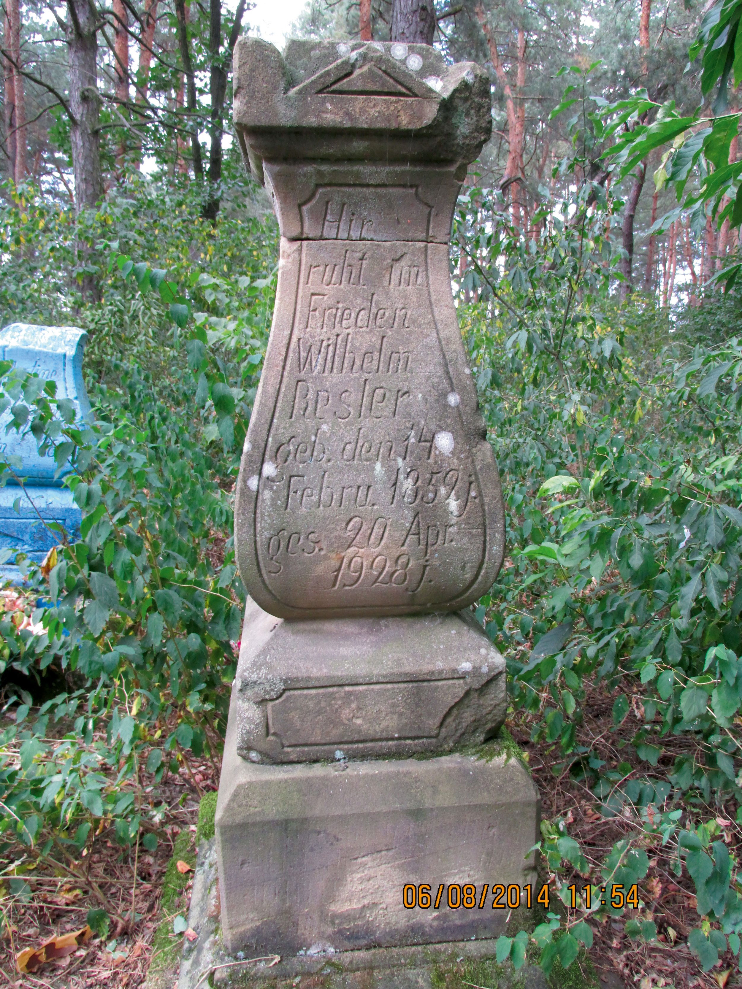  Grabstein auf dem evangelischen Friedhof der Kolonie Lisna (heute Dorf Lisna, Rajon Isjaslaw in der Oblast Chmelnyzkyj). Archiv von Dr. Mychailo Kostjuk 