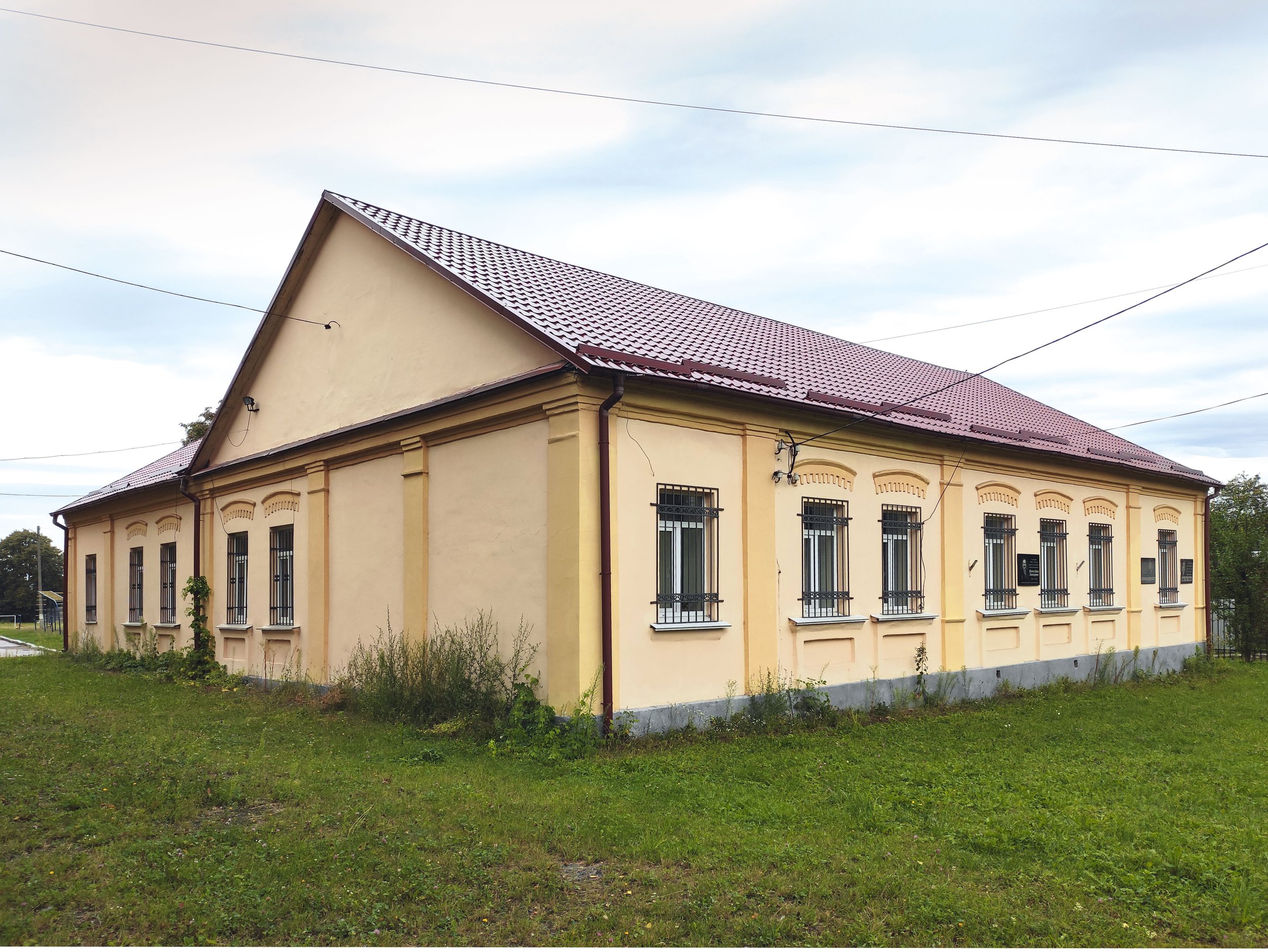  Gebäude der ehemaligen deutschen 7-Klassen-Schule von 1922-1935 in Nowohrad- Wolynskyj. Foto 2021. Archiv von Dr. Mychailo Kostjuk 