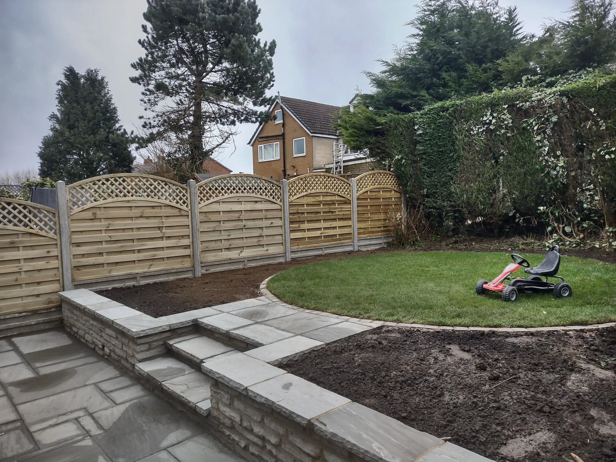 Arch Lattice top euro panels in concrete post and gravel board. Crookes Sheffield 