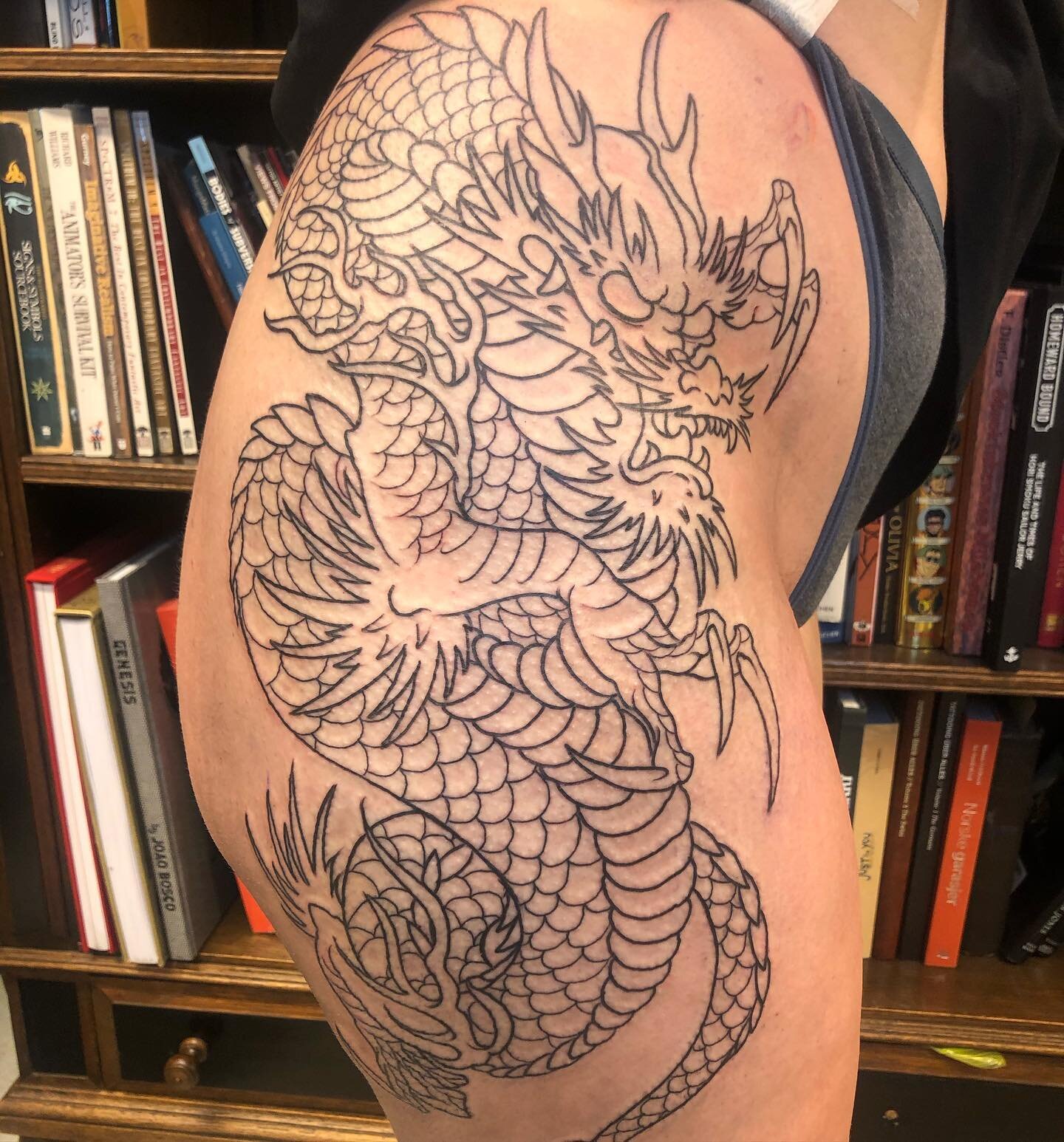 Really enjoying doing these dragons lately, so if you&rsquo;re interested in getting one, I&rsquo;m here to help

#Letsbuzz #letsbuzztattoo #letsbuzzbergen #bergen #tattoo #tatovering #dragontattoo #japanesetattoo