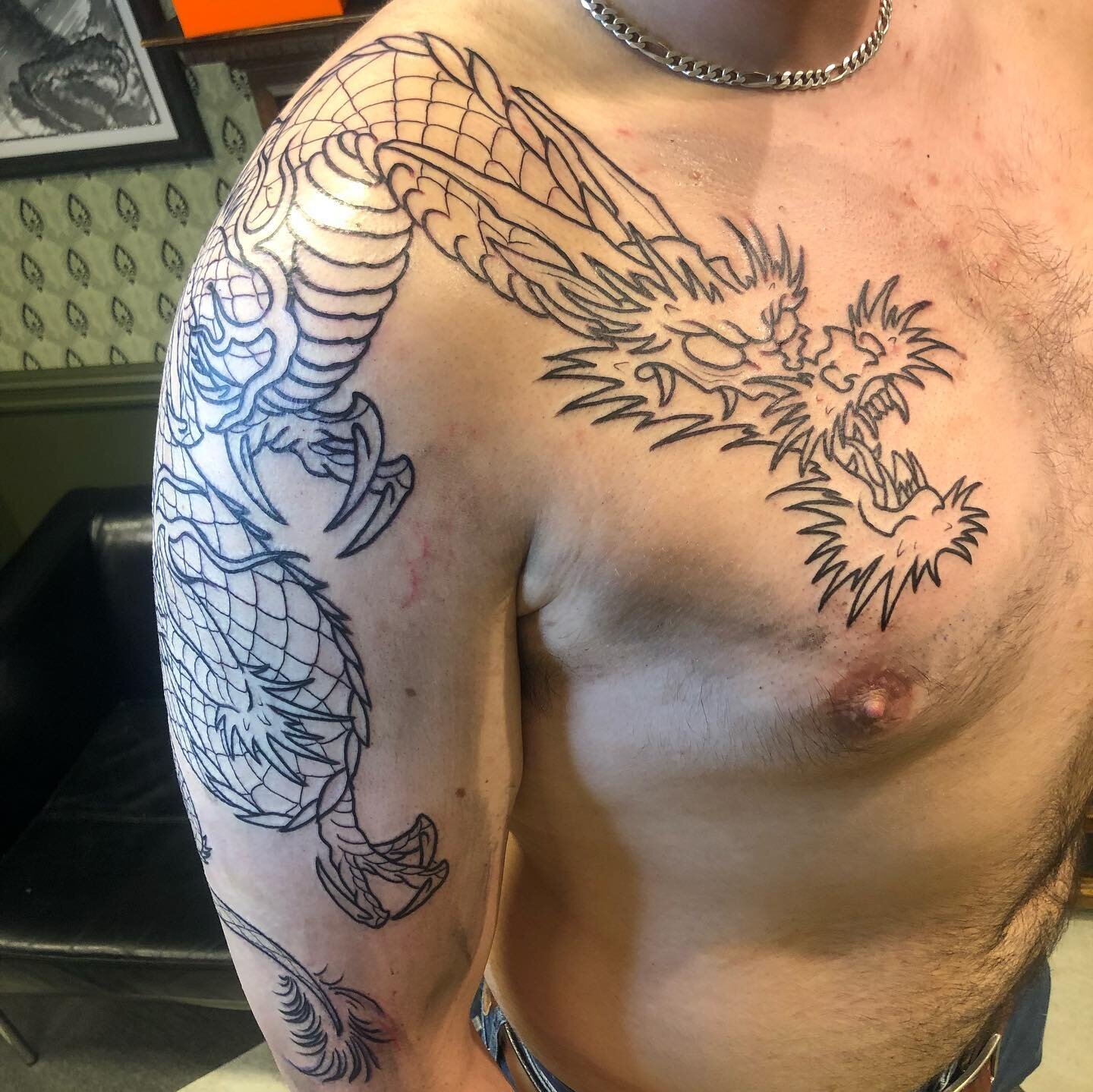 More dragons! We&rsquo;ll be adding color and background to this later. Thanks for the trust!

If you&rsquo;d like to get something like this, get in touch!

#Letsbuzz #letsbuzztattoo #letsbuzzbergen #bergen #tattoo #tatovering #dragontattoo #japanes
