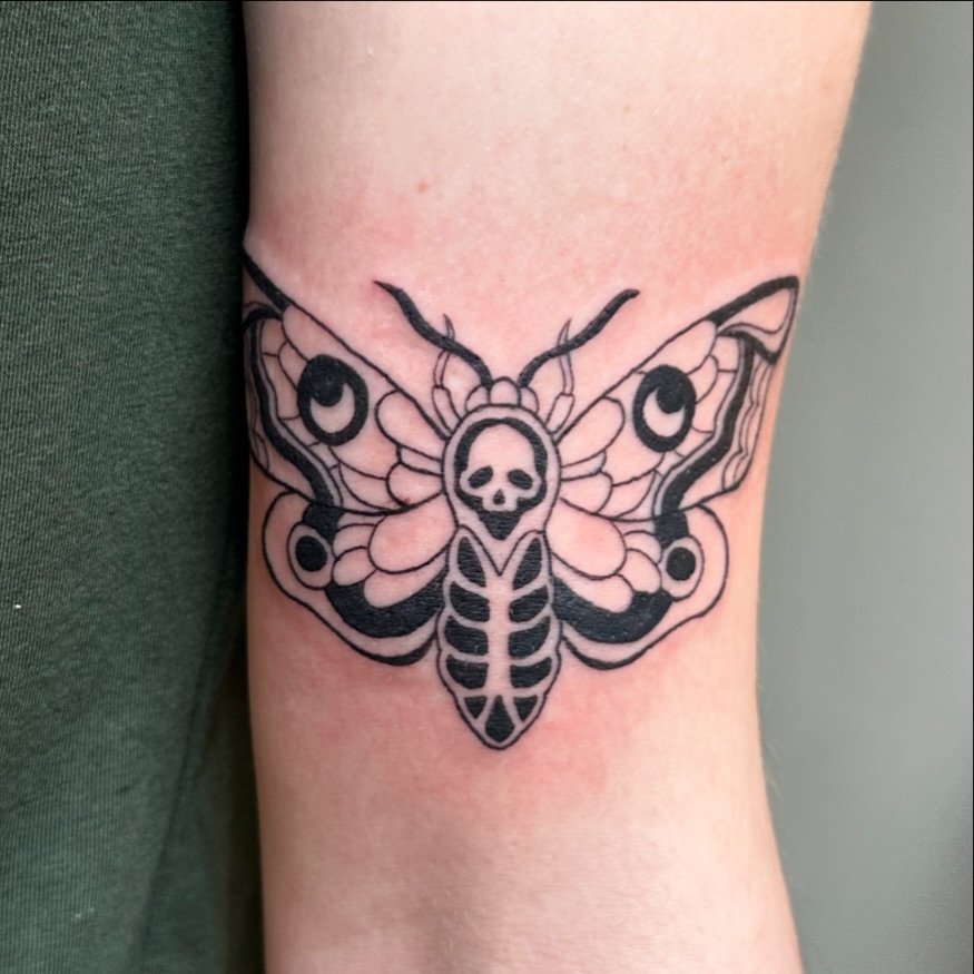 Moth by Sandy For bookings: DM Lets Buzz! or contact her directly at sandy.letsbuzz@gmail.com #letsbuzz #letsbuzzbergen #letsbuzztattoo #bergen #bergennorway #tattoobergen  #norwegiantattooers #tattoo #tattooinspiration  #moth #mothtattoo