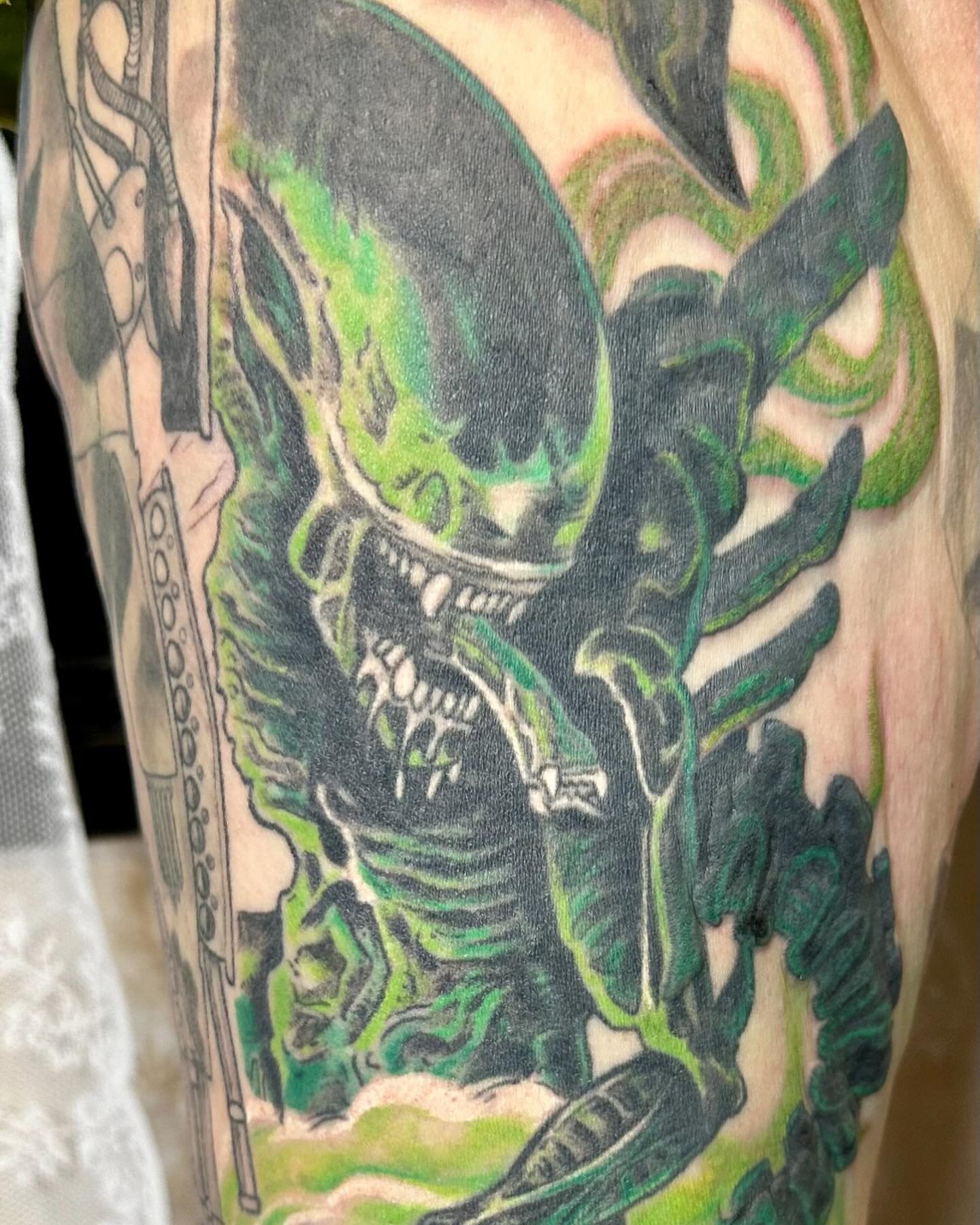 Happy xenomorph day! Don&rsquo;t forget to give your favorite a hug today. Tattoos by Sandy and Ingrid. Plushes also by Ingrid. @gullstein.art #sandybrudviktattoo #letsbuzz #letsbuzztattoo #letsbuzzbergen #bergen #norwegiantattooers #xenomorph #xenom