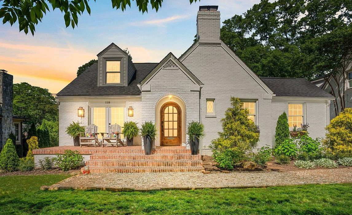 Exterior Material Choices That Balance Curb Appeal and Durability in Louisville, Tennessee