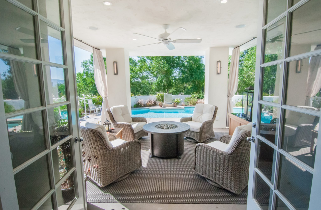 Blending Indoor and Outdoor Living Spaces in East Tennessee Homes