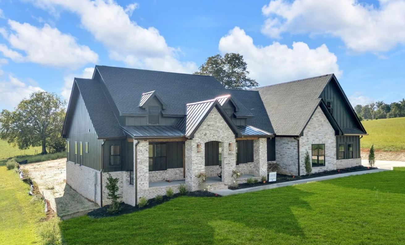 Custom Built-In Features That Add Storage and Character to Tennessee Homes