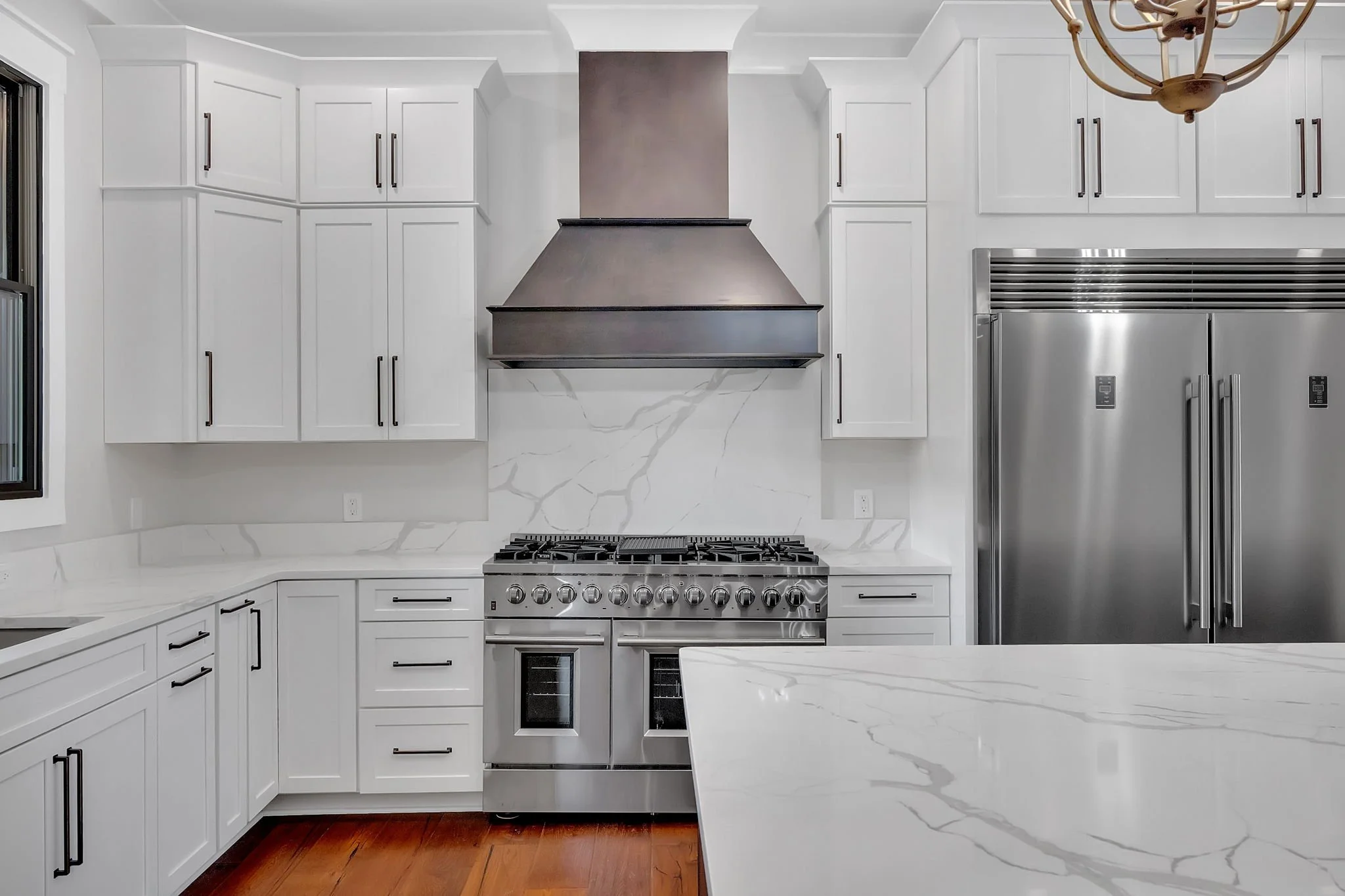 Open-concept kitchen in a Louisville, TN custom home by MDI Custom Homes