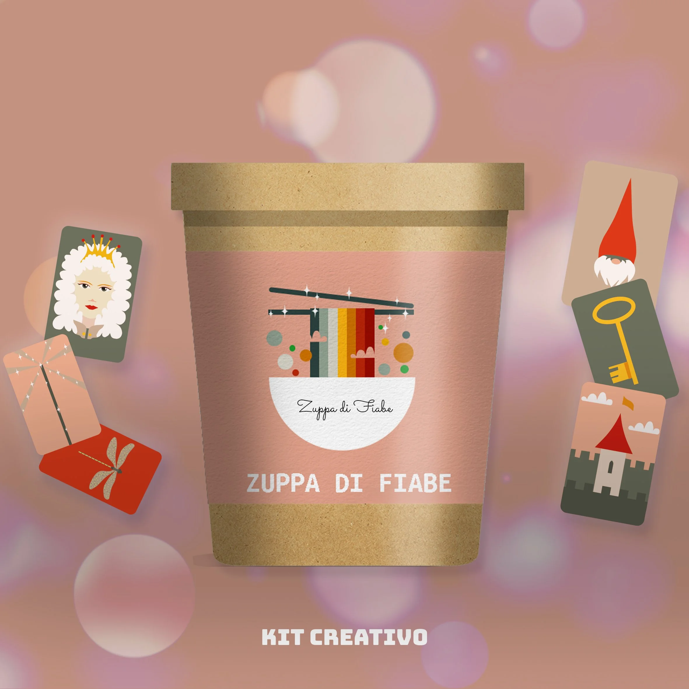 Tazza decorativa con un design colorato rappresentante un castello e un arco, con testo 'Zuppa di Fiabe'. Intorno alla tazza ci sono carte illustrate con figure fiabesche, come una regina, un mago, un drago, una chiave e un castello, su uno sfondo ro