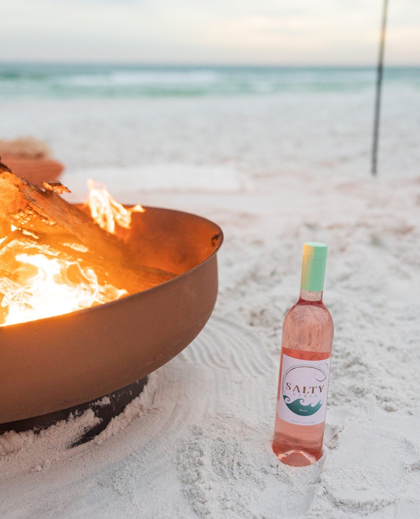 Our favorite duo... the beach + Salty Ros&eacute; 🤝⁠
⁠
⁠
🥂 Get yours ➡️ saltybeverages.com⁠
⁠
#sipsalty #winelover #30a #rosewine #floridalife #beachlife #beachvibes #vin #ros&eacute; #vinros&eacute; #wine #frenchwine #winelovers #winetime #winewin