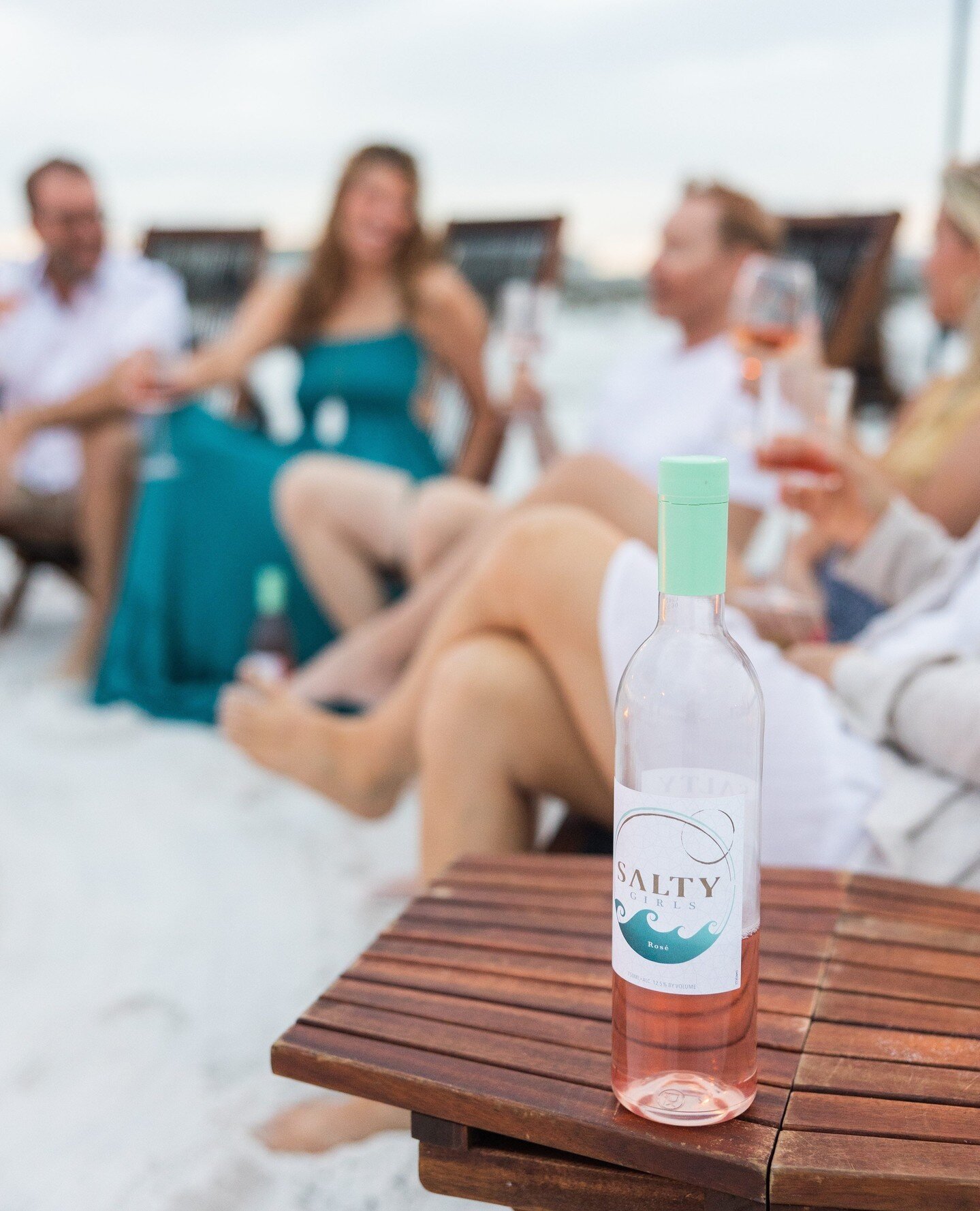 We live for nights like these 💫 ⁠
⁠
🥂 Get yours ➡️ saltybeverages.com⁠
⁠
#sipsalty #winelover #30a #rosewine #floridalife #beachlife #beachvibes #vin #ros&eacute; #vinros&eacute; #wine #frenchwine #winelovers #winetime #winewinewine #roseallday #wi