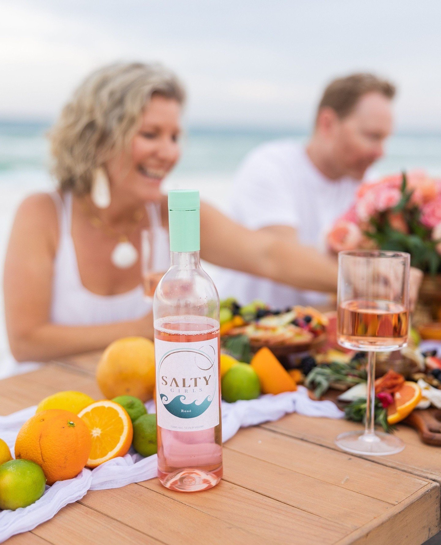The best things in life are even better when shared with friends 🫶⁠
⁠
⁠
🥂 Shop at saltybeverages.com ⁠
⁠
Beach-safe Ros&eacute; in a full-size, luxe plastic bottle | #sipsalty #winelover #30a #rosewine #floridalife #frenchwine #roseallday #wineisli