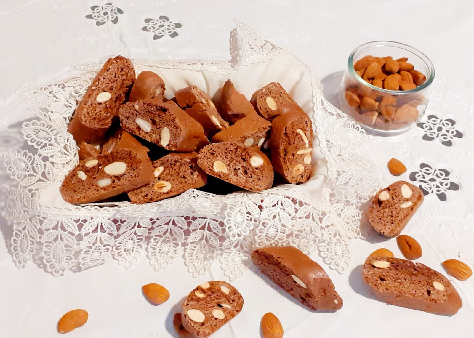 tozzetti-cantucci-cacao-tavolo.jpeg