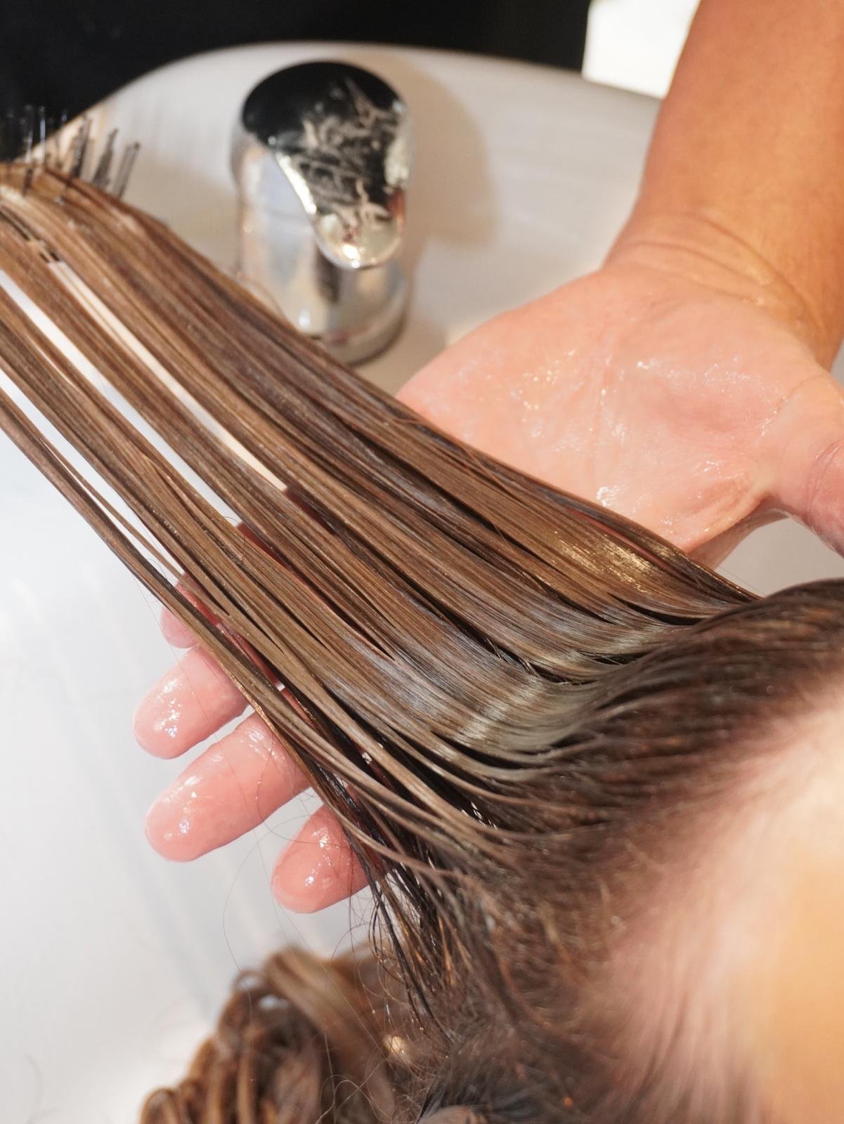 Acid-Based Hair Colour Remover: What It Is, How It Works &amp; When to Use It