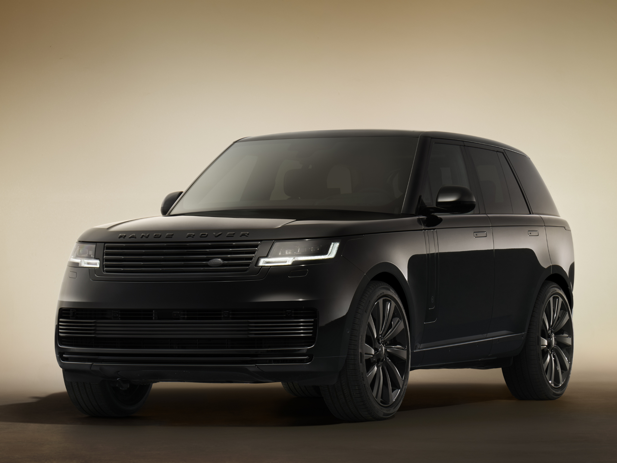 RANGE ROVER_photo 1_Website.png