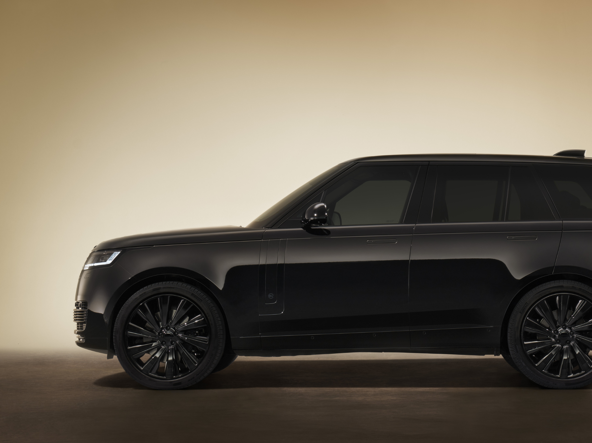 RANGE ROVER_photo 3_Website.png