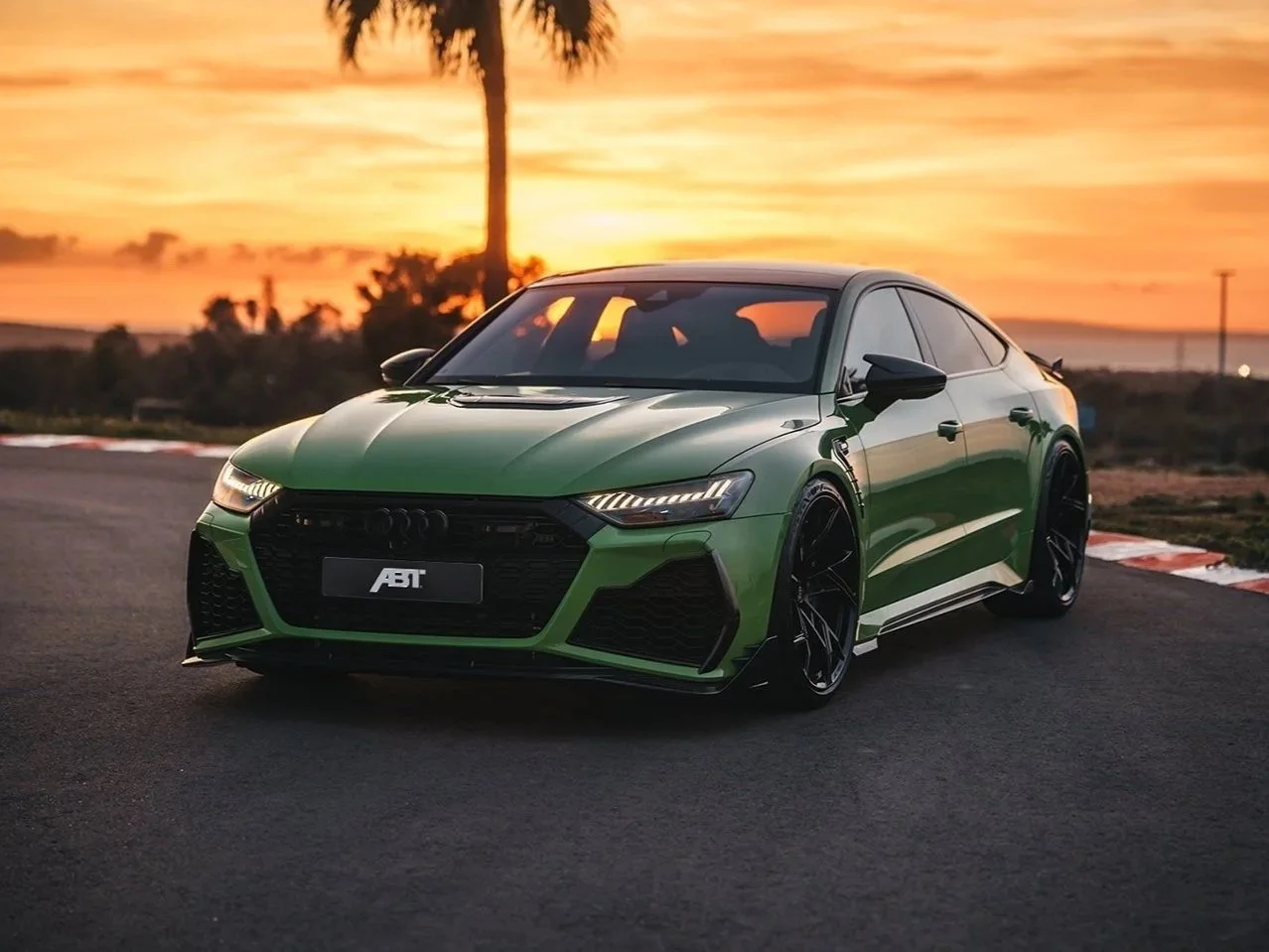 RS7-LE_1000PS_Sonomagr%25C3%25BCn_1440x1080.jpg
