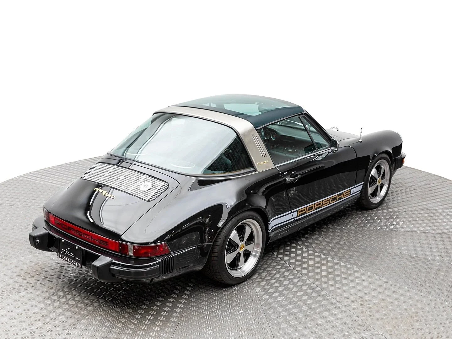 09.+Gallery+Slider+1440-1080_Porsche+copy.jpg
