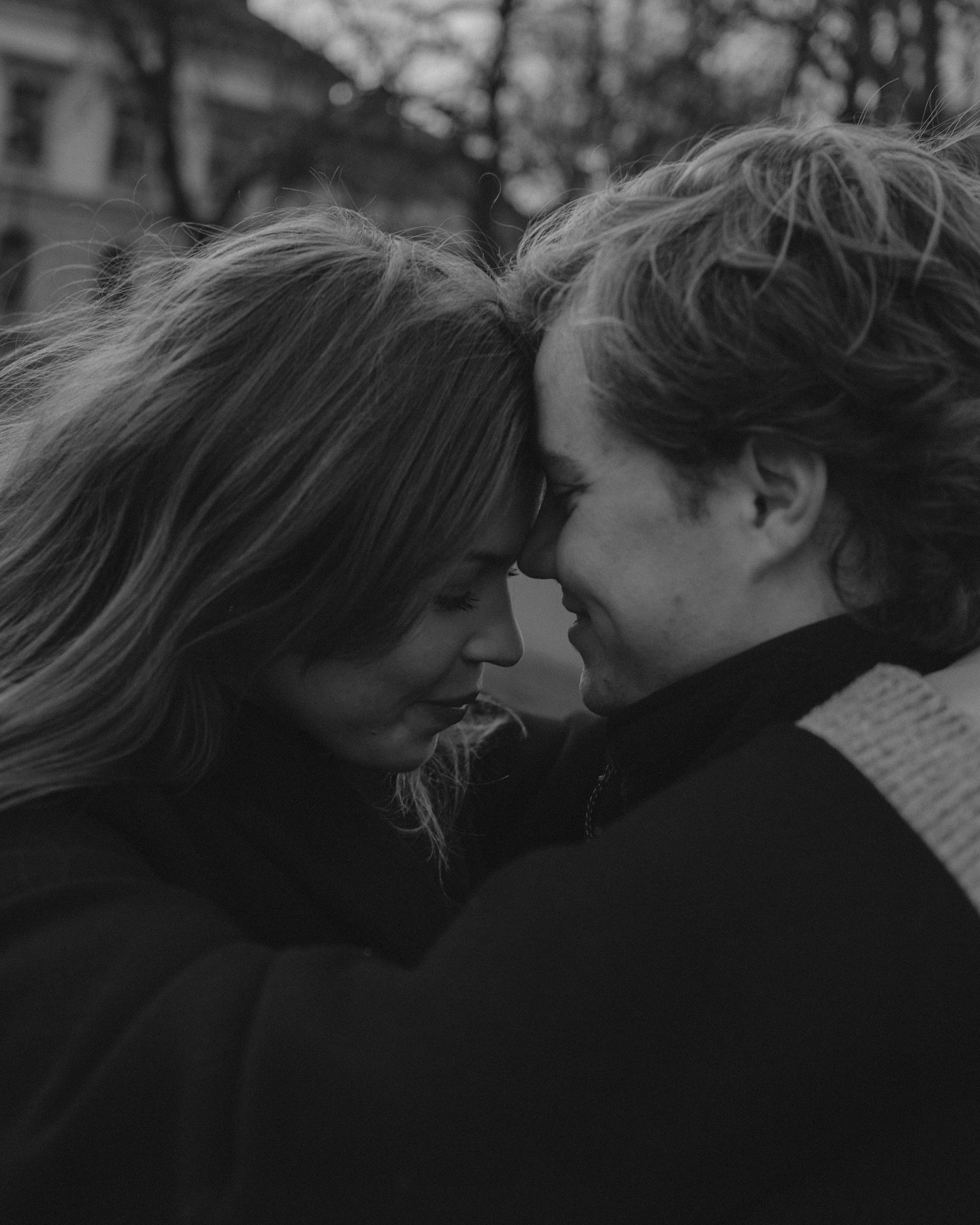 Little preview of last weekends shoot 🥹 these two are getting married. Two people who are like family ✨ people that are irreplaceable. They let me grab some photos of them. 🥲 obsessed, can&rsquo;t wait to show you.